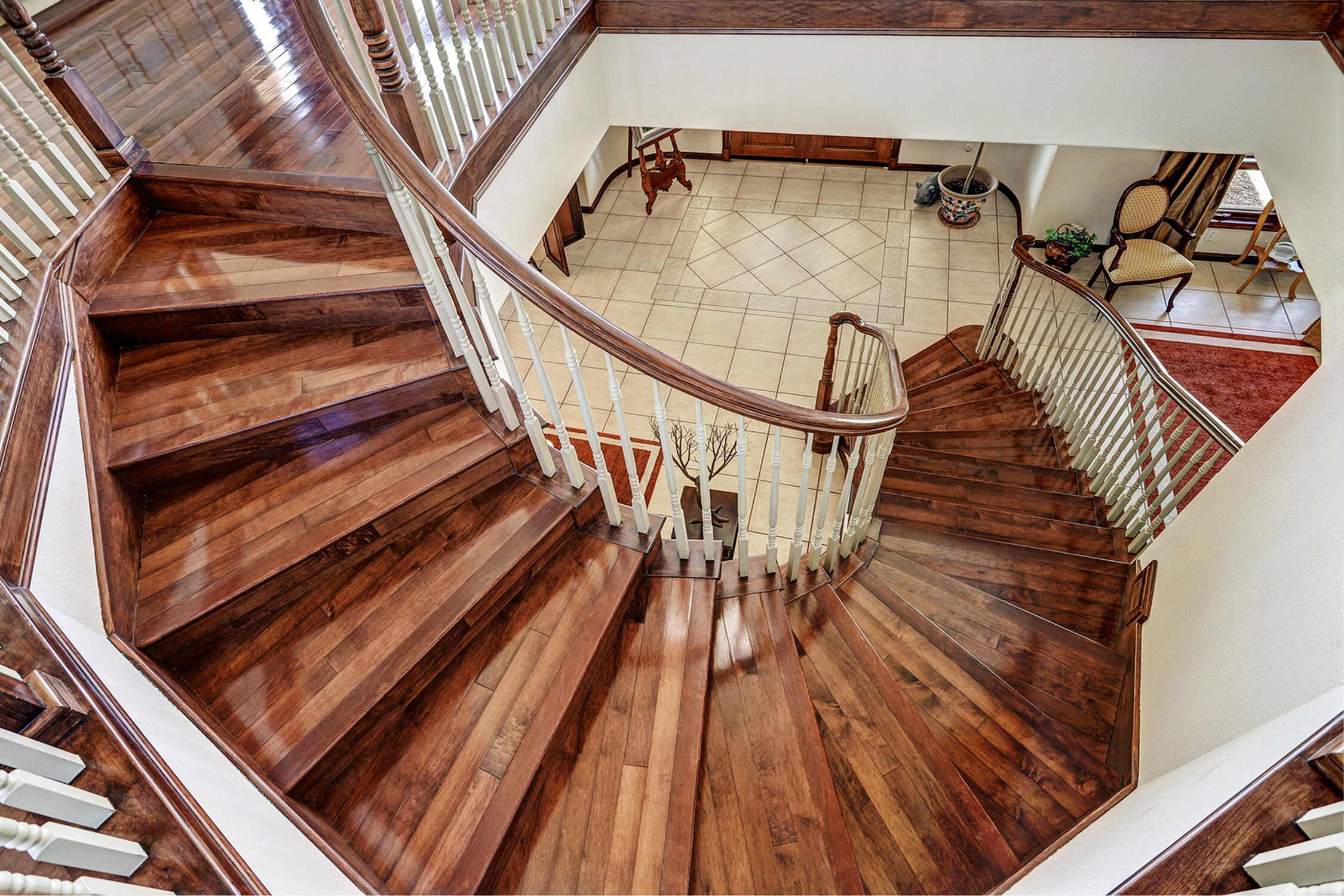 11001 San Antonio Drive NE