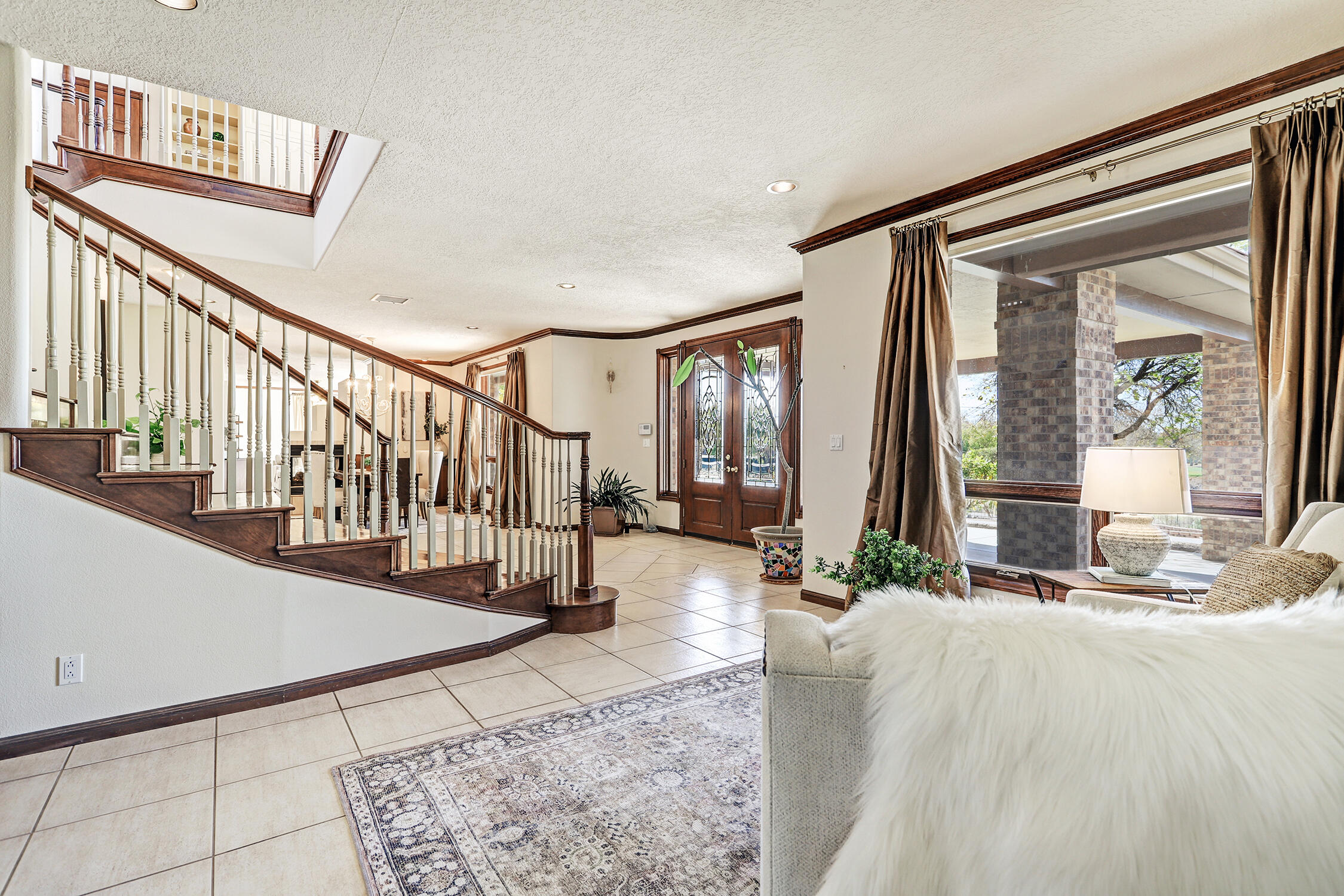 11001 San Antonio Drive NE