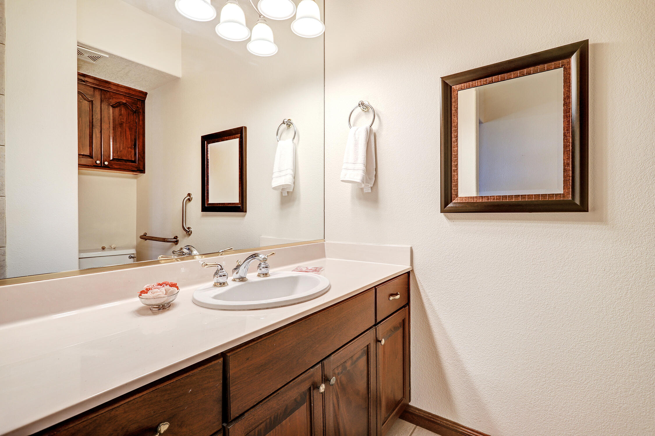 11001 San Antonio Drive NE