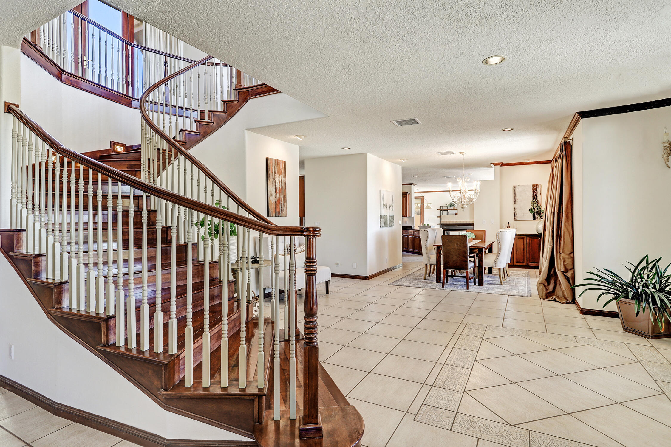 11001 San Antonio Drive NE