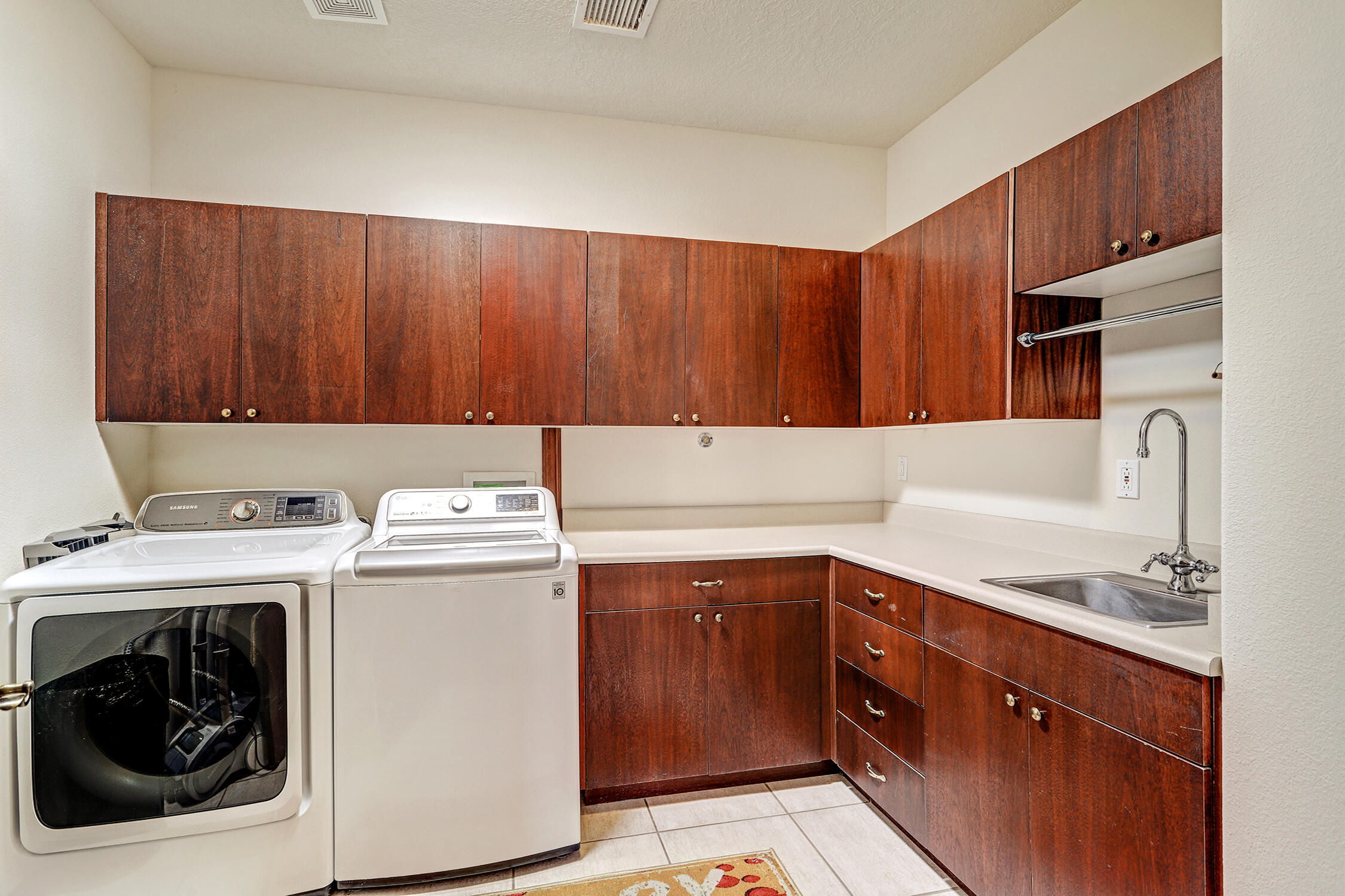 11001 San Antonio Drive NE