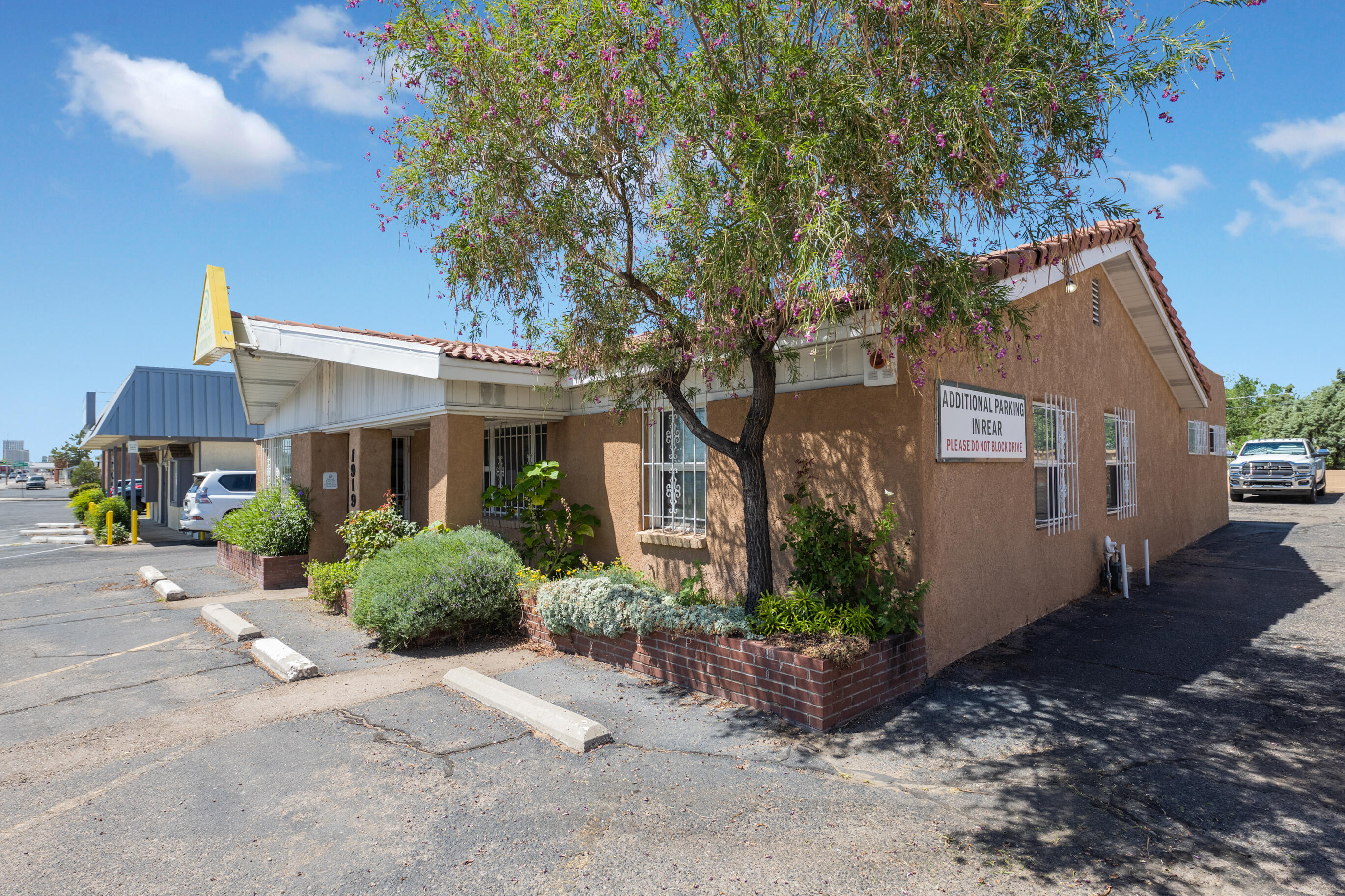 1919 San Mateo Boulevard NE