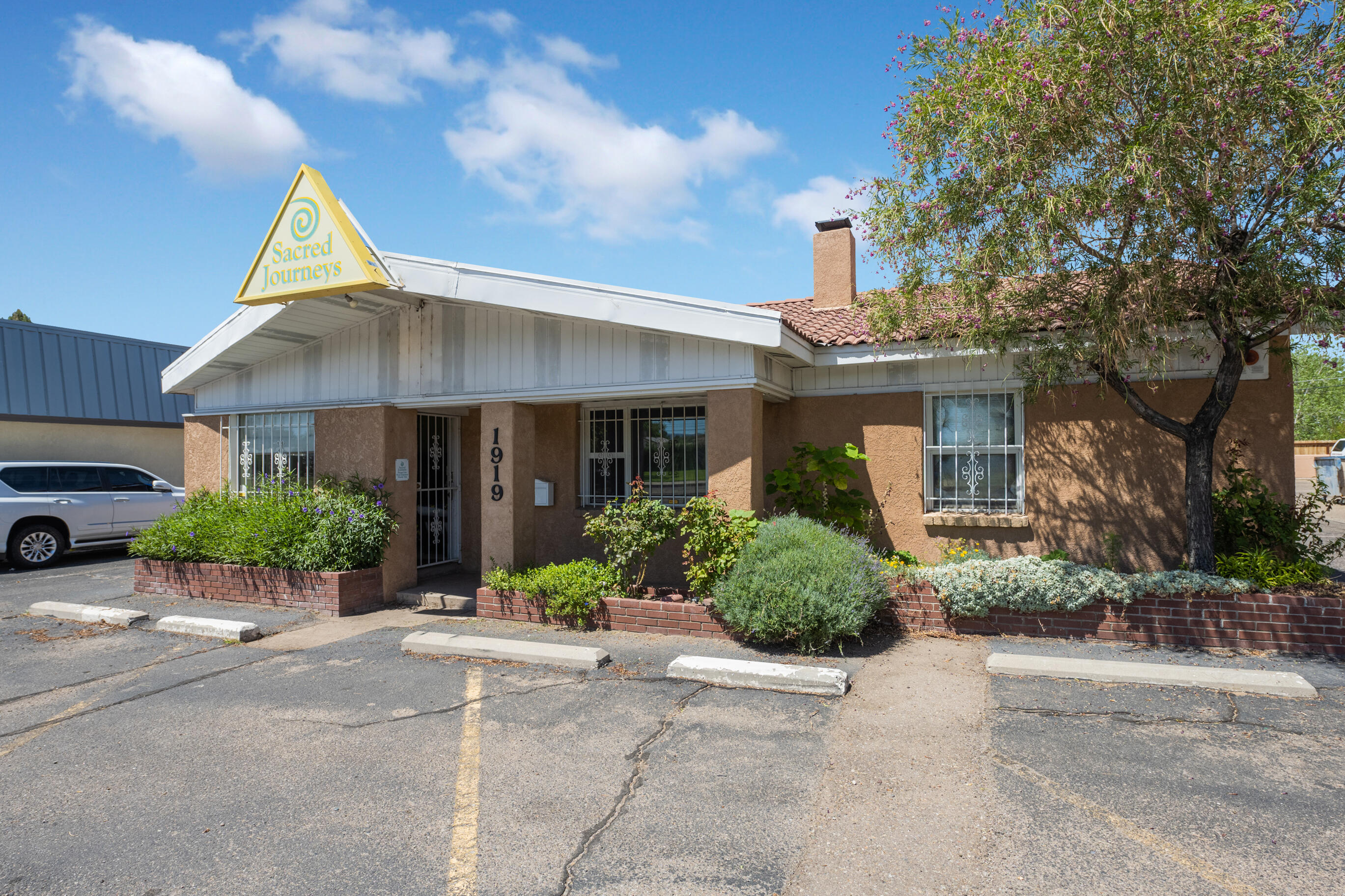 1919 San Mateo Boulevard NE