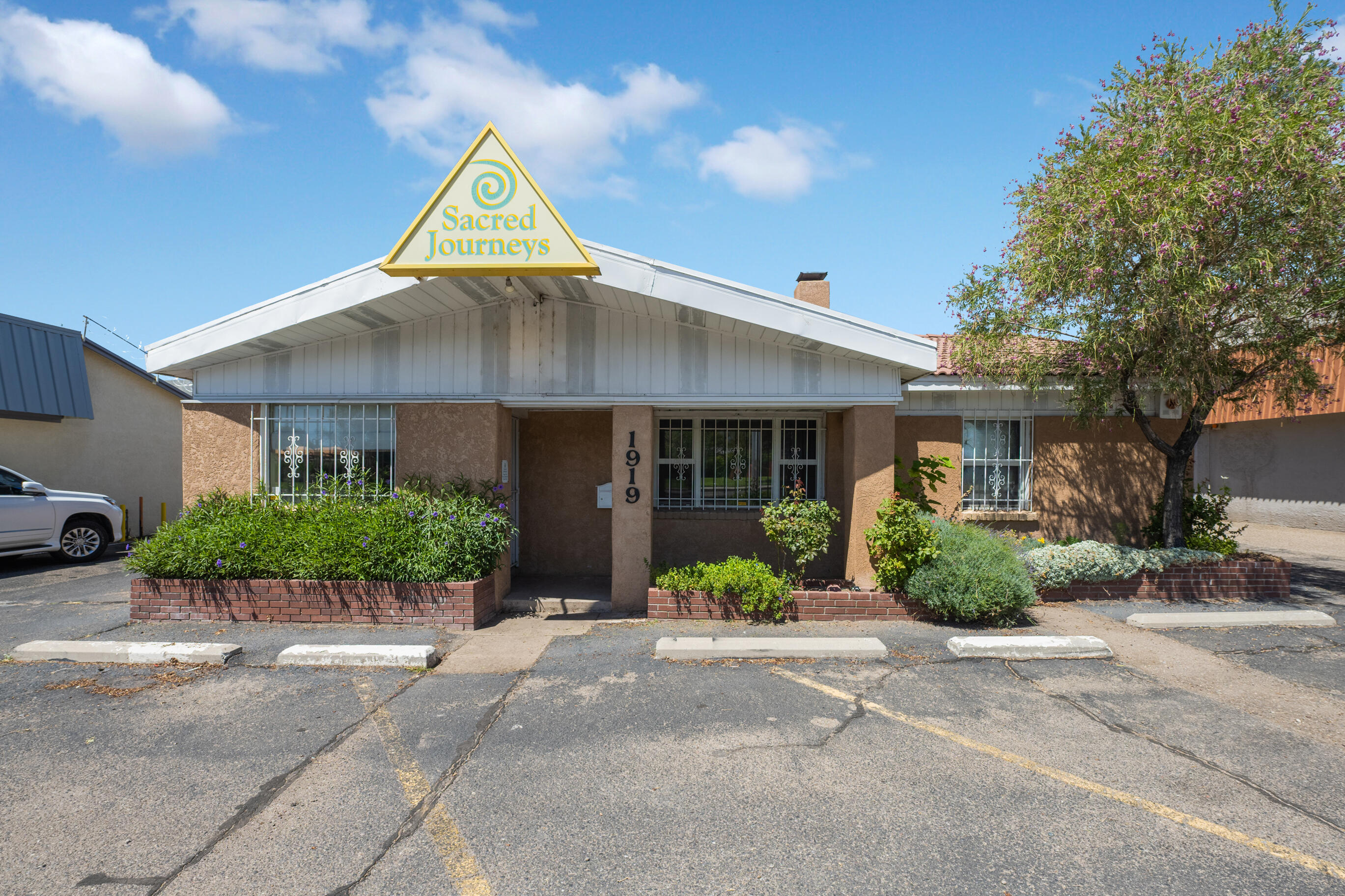 1919 San Mateo Boulevard NE