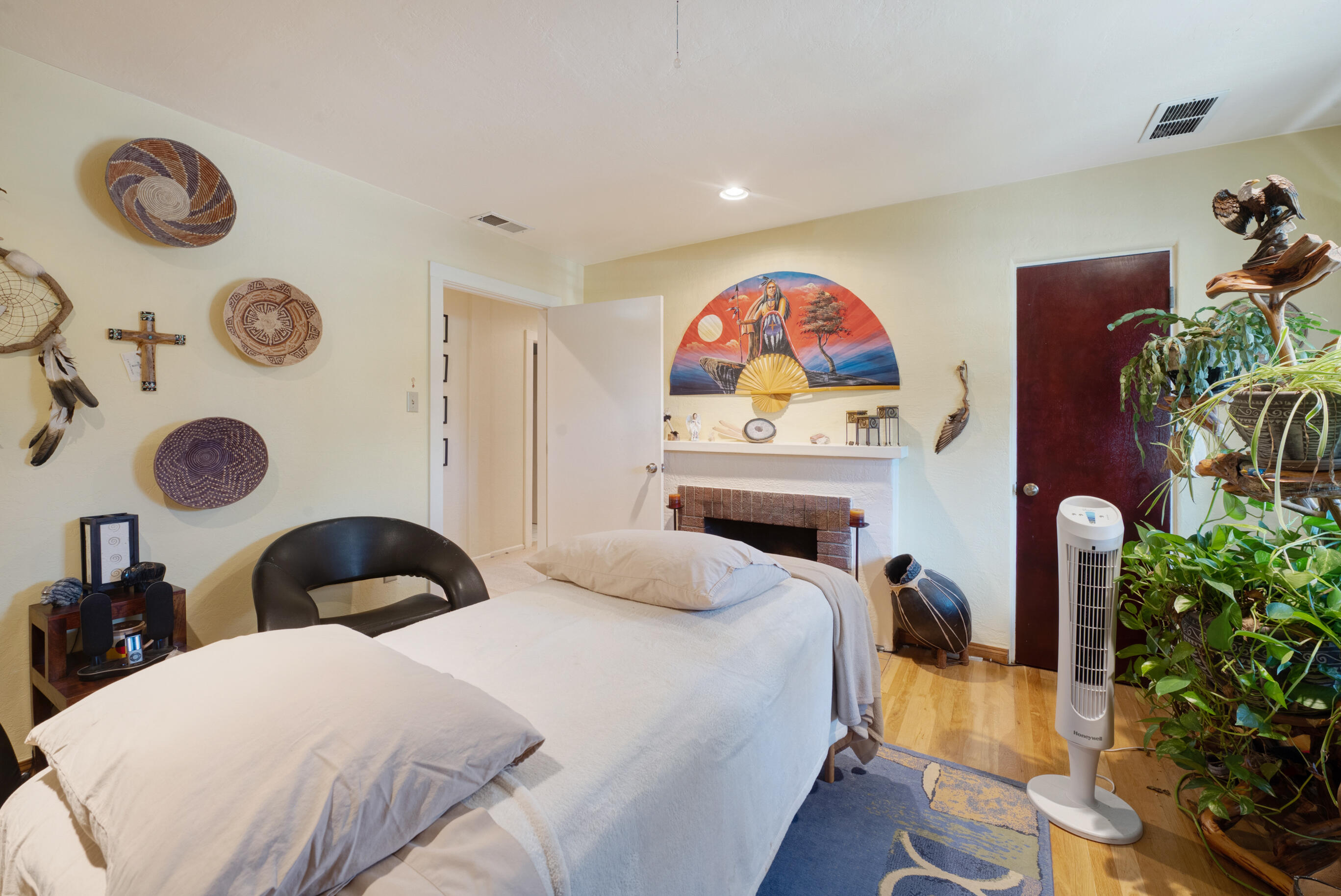 1919 San Mateo Boulevard NE