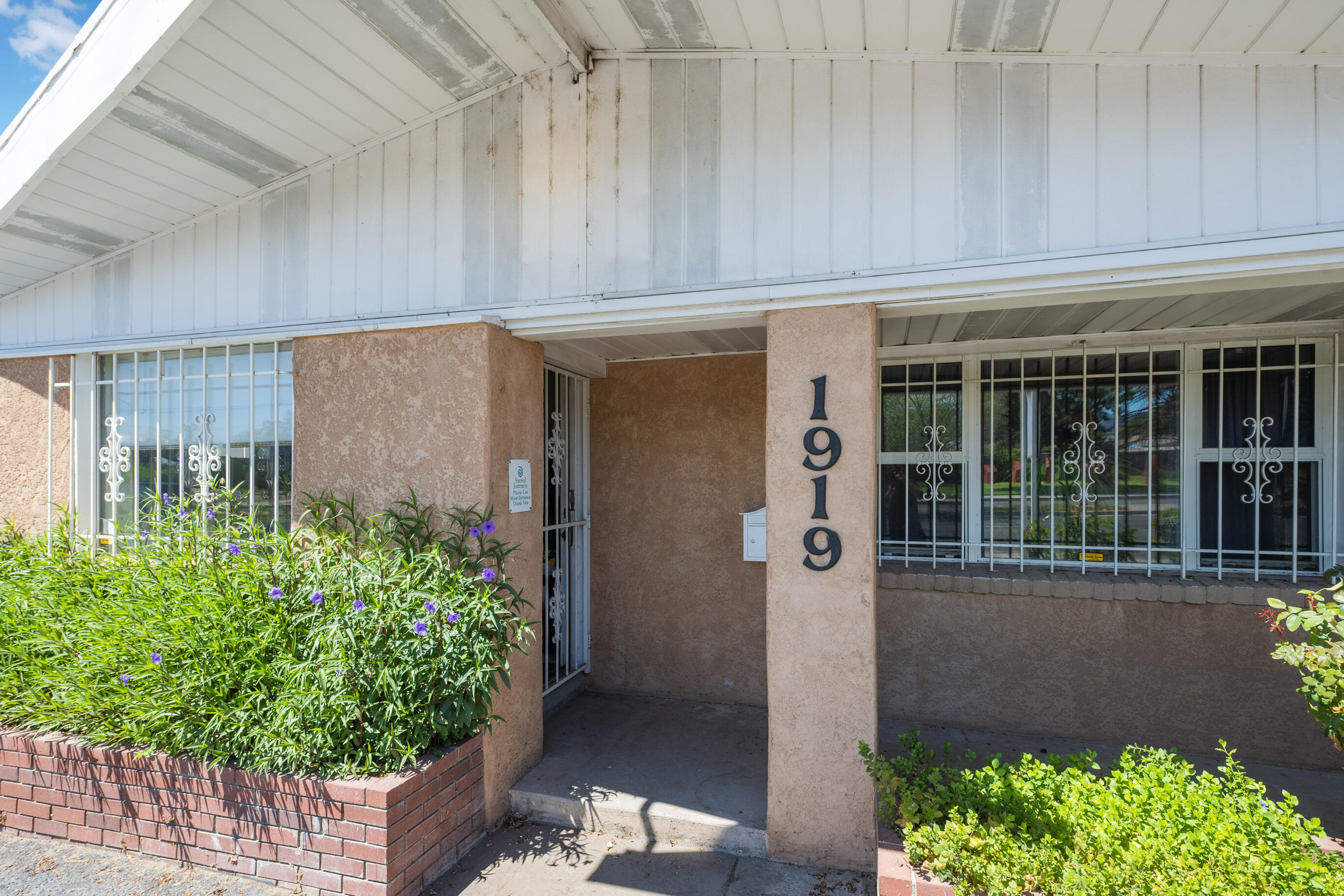 1919 San Mateo Boulevard NE