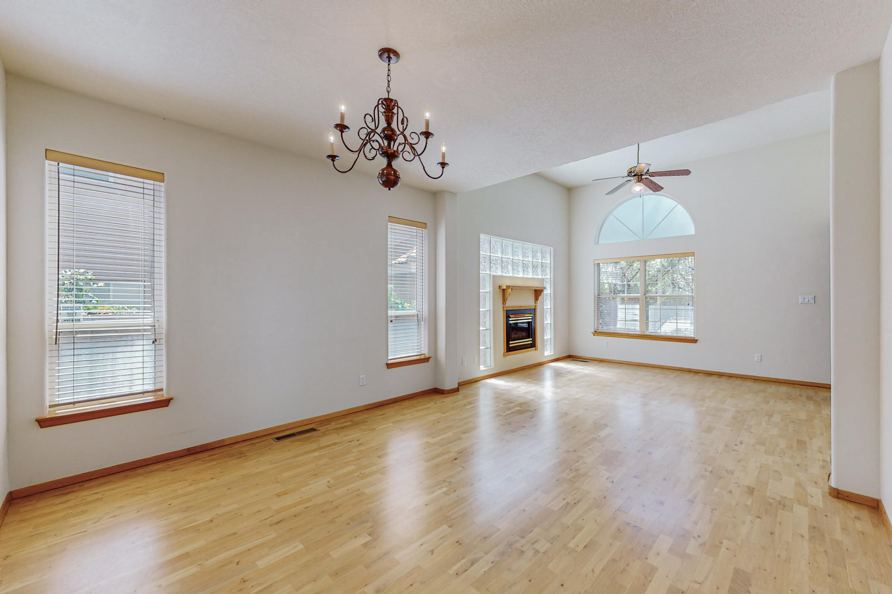 7112 Whitewood Court NE