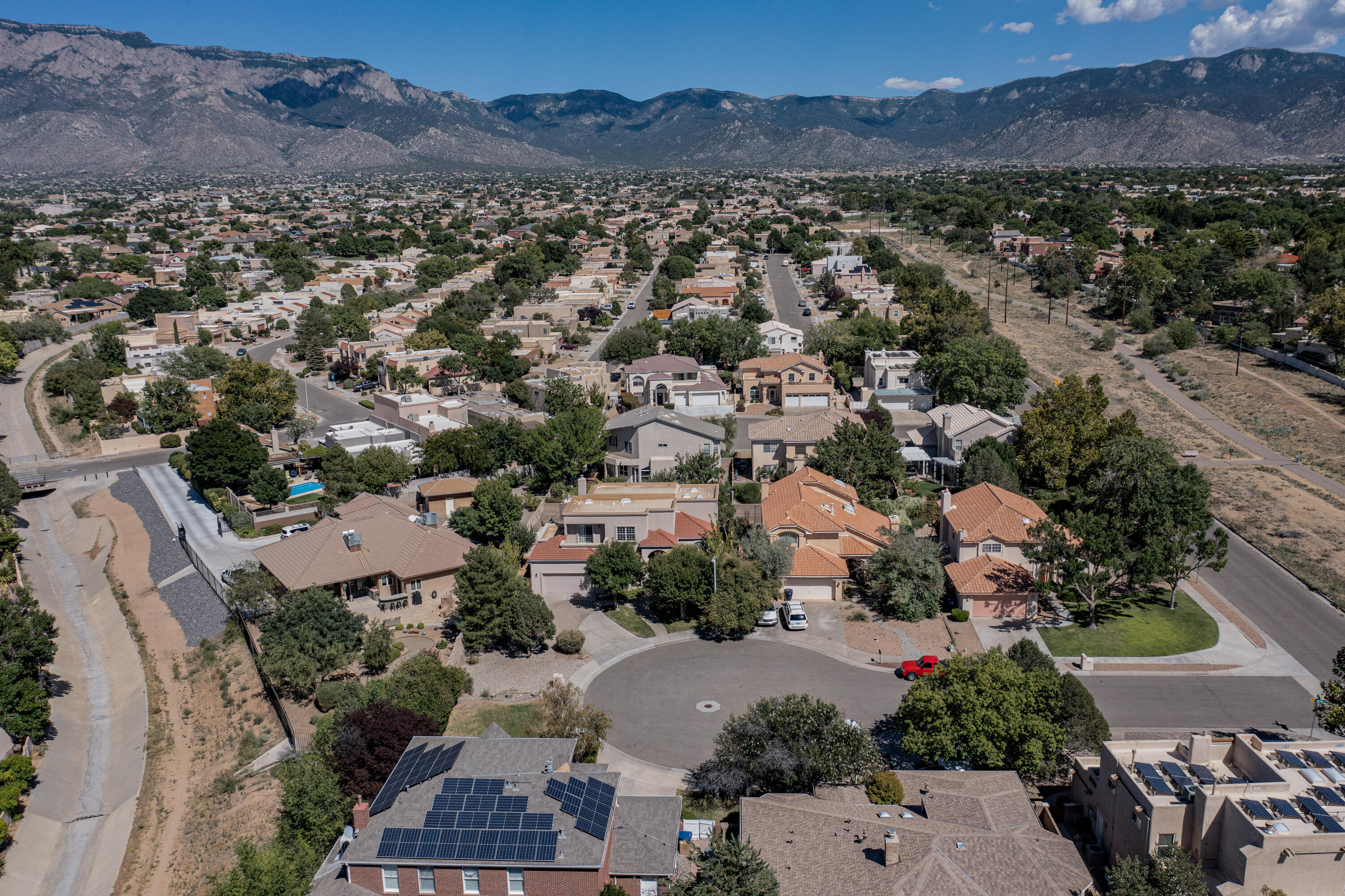 7112 Whitewood Court NE