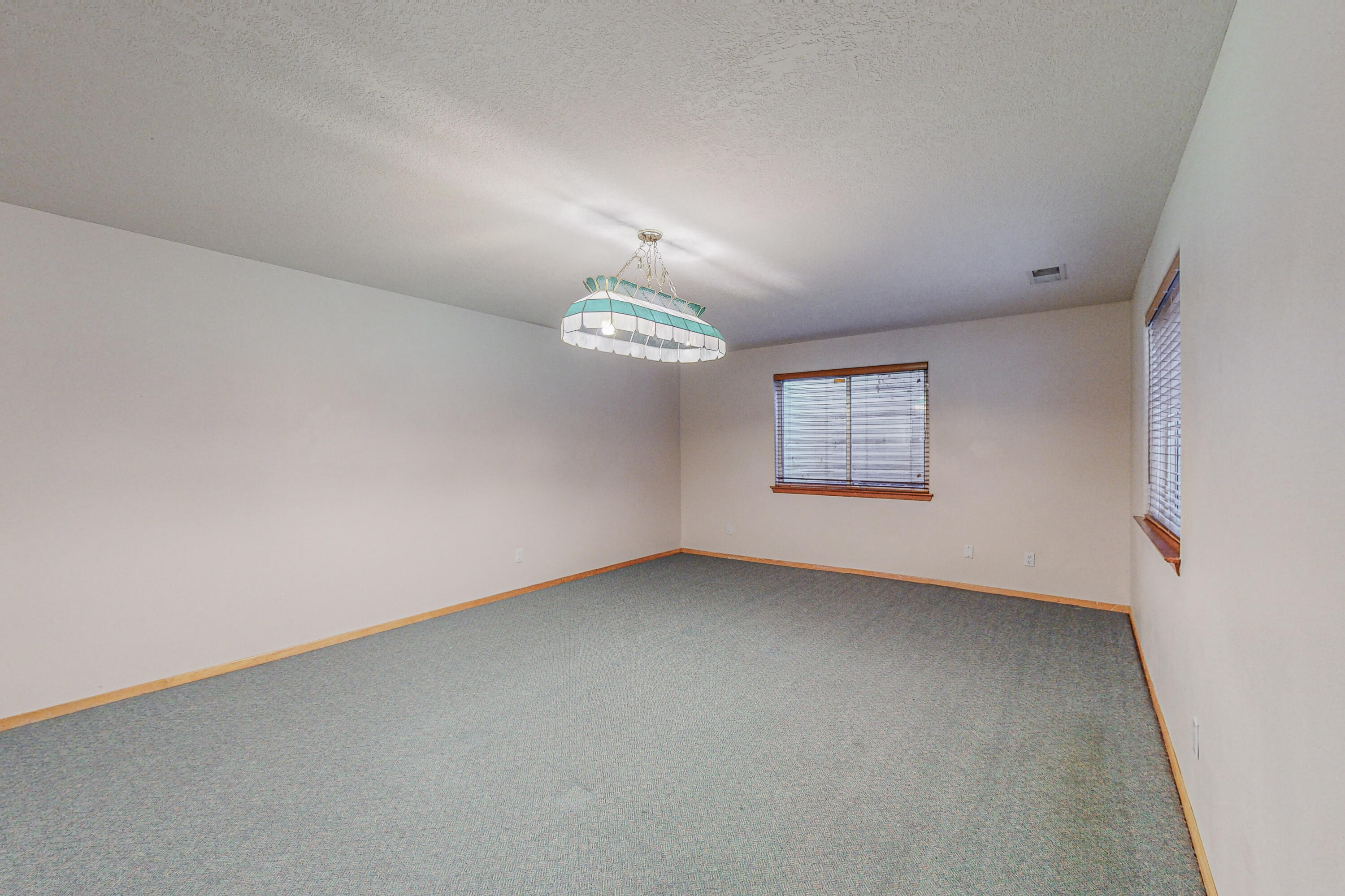 7112 Whitewood Court NE