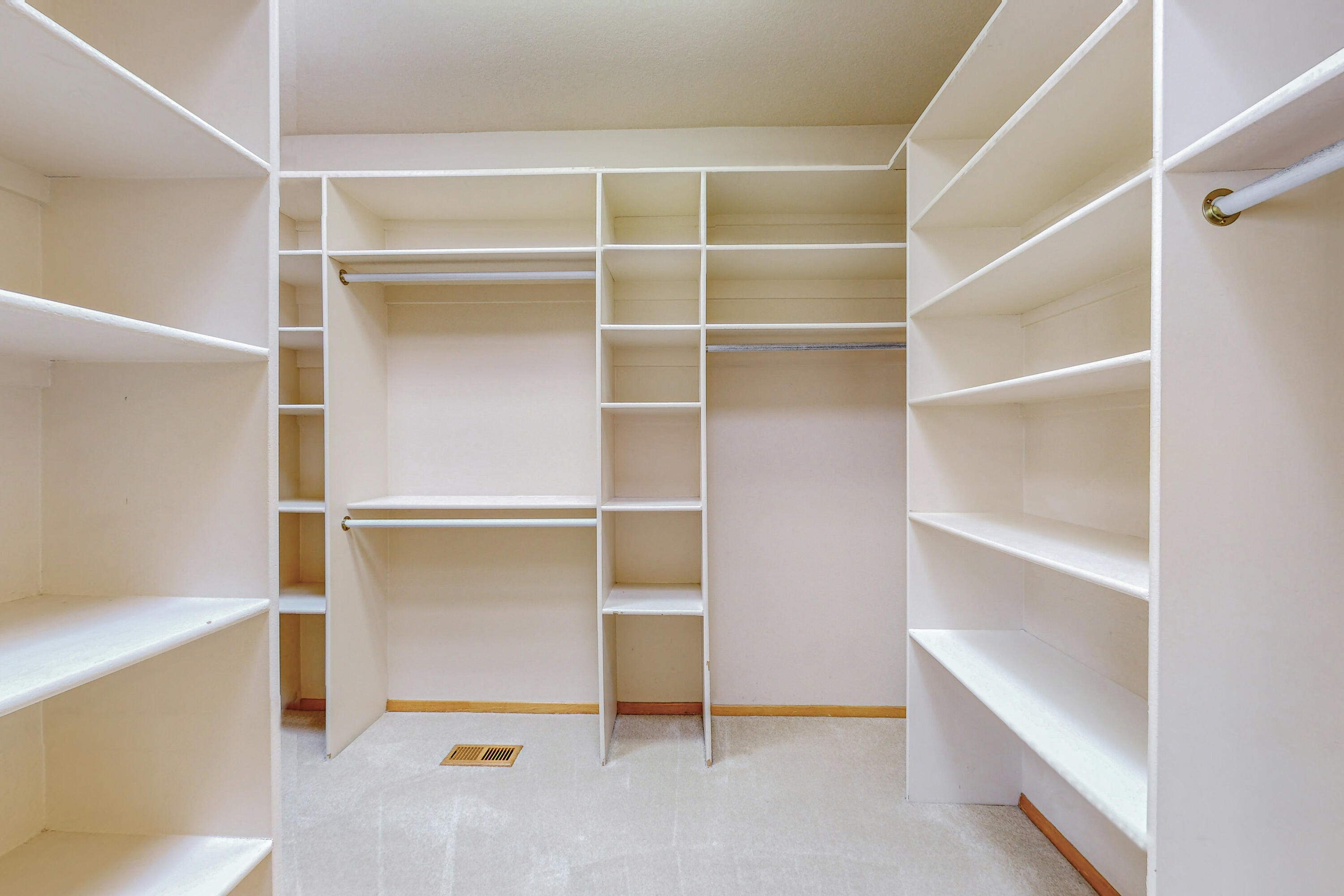 7112 Whitewood Court NE