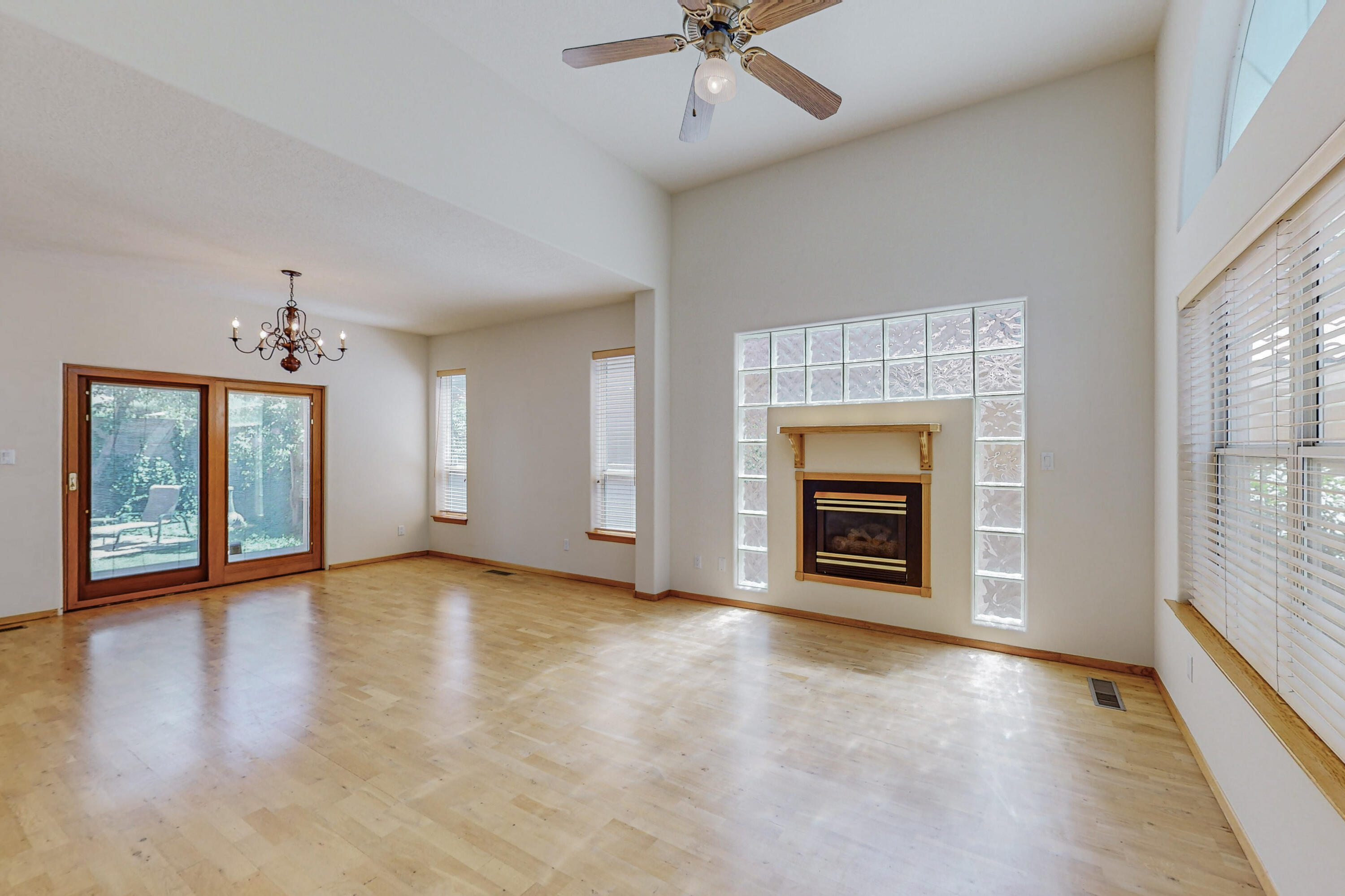 7112 Whitewood Court NE