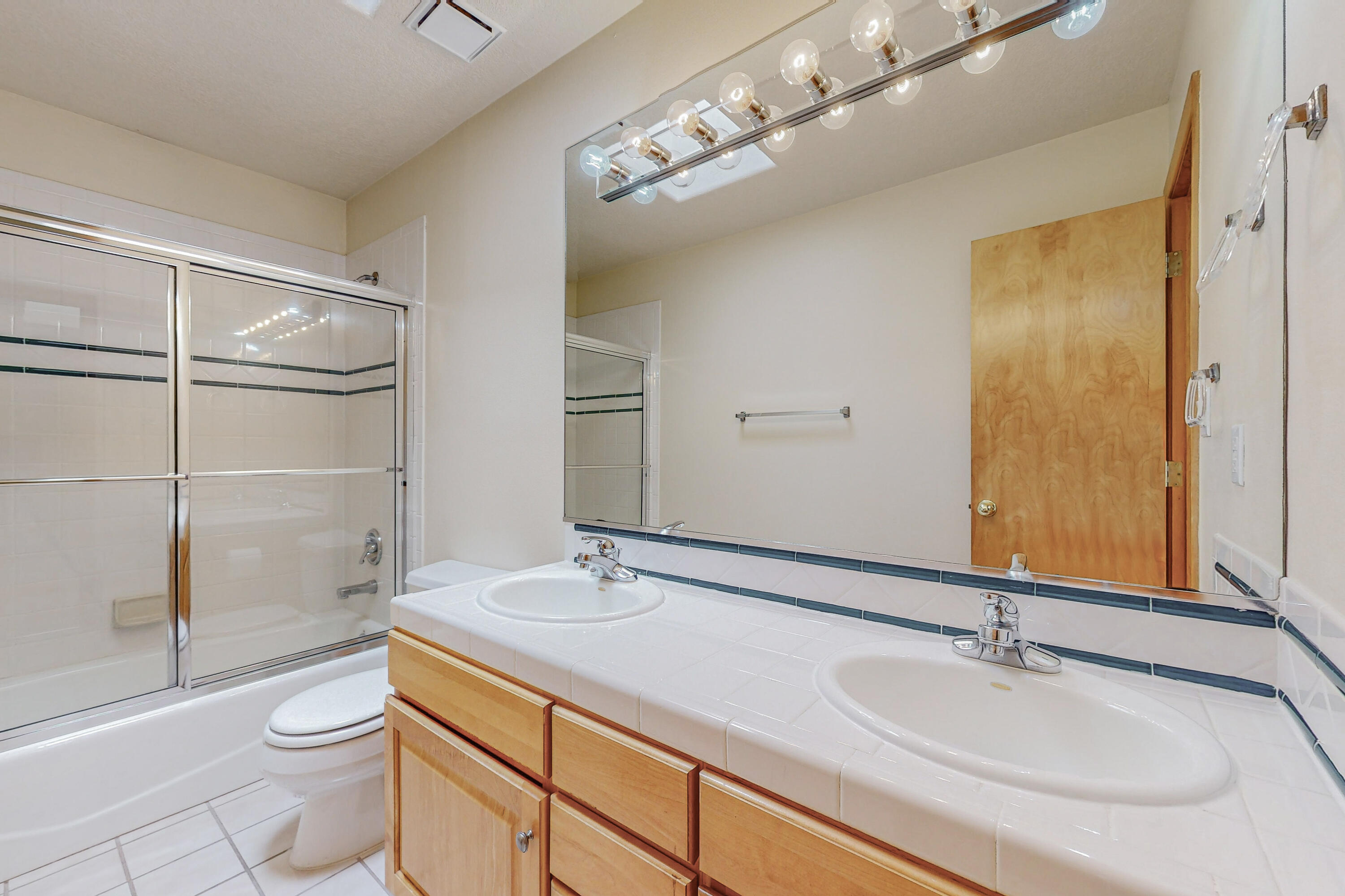 7112 Whitewood Court NE