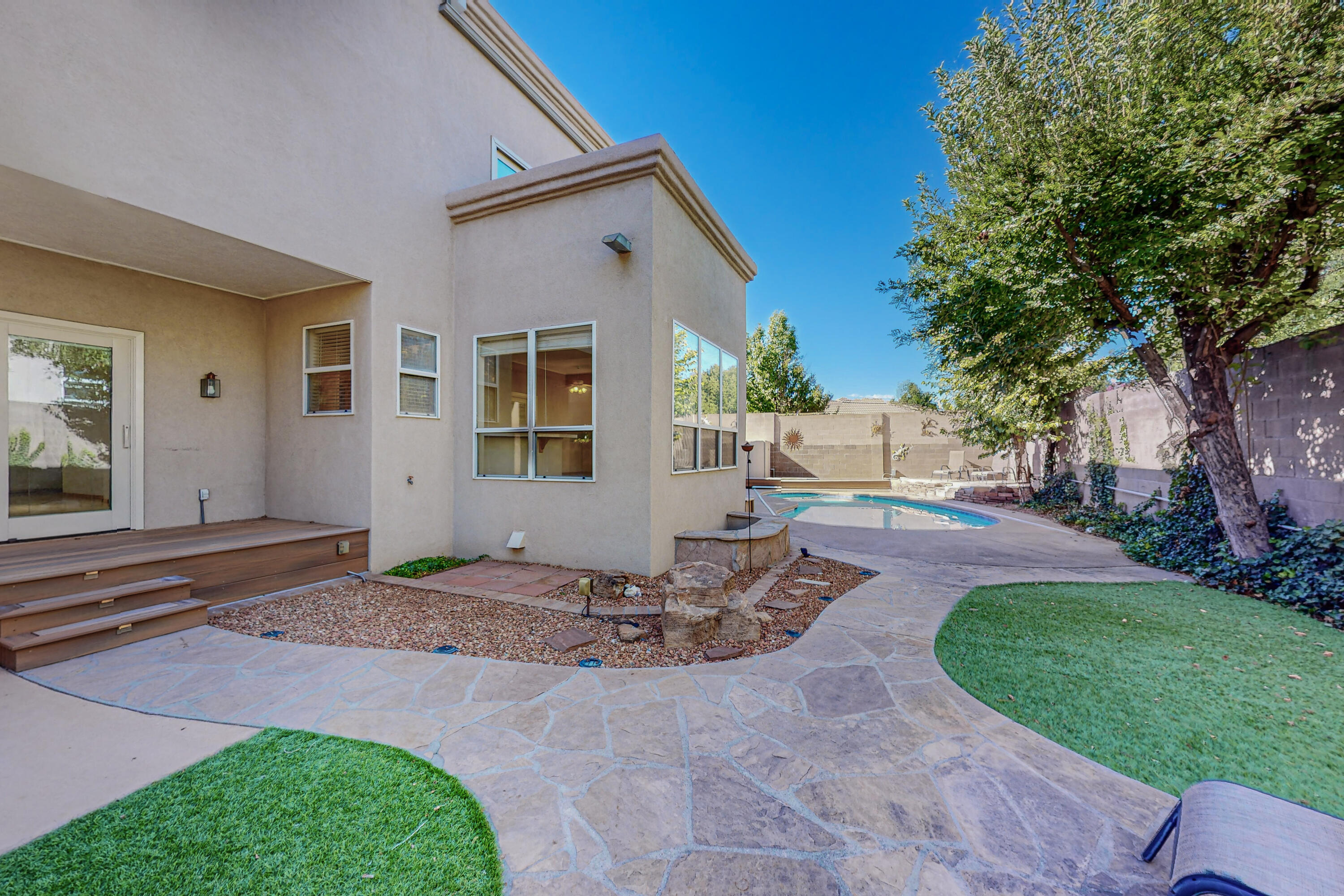 7112 Whitewood Court NE