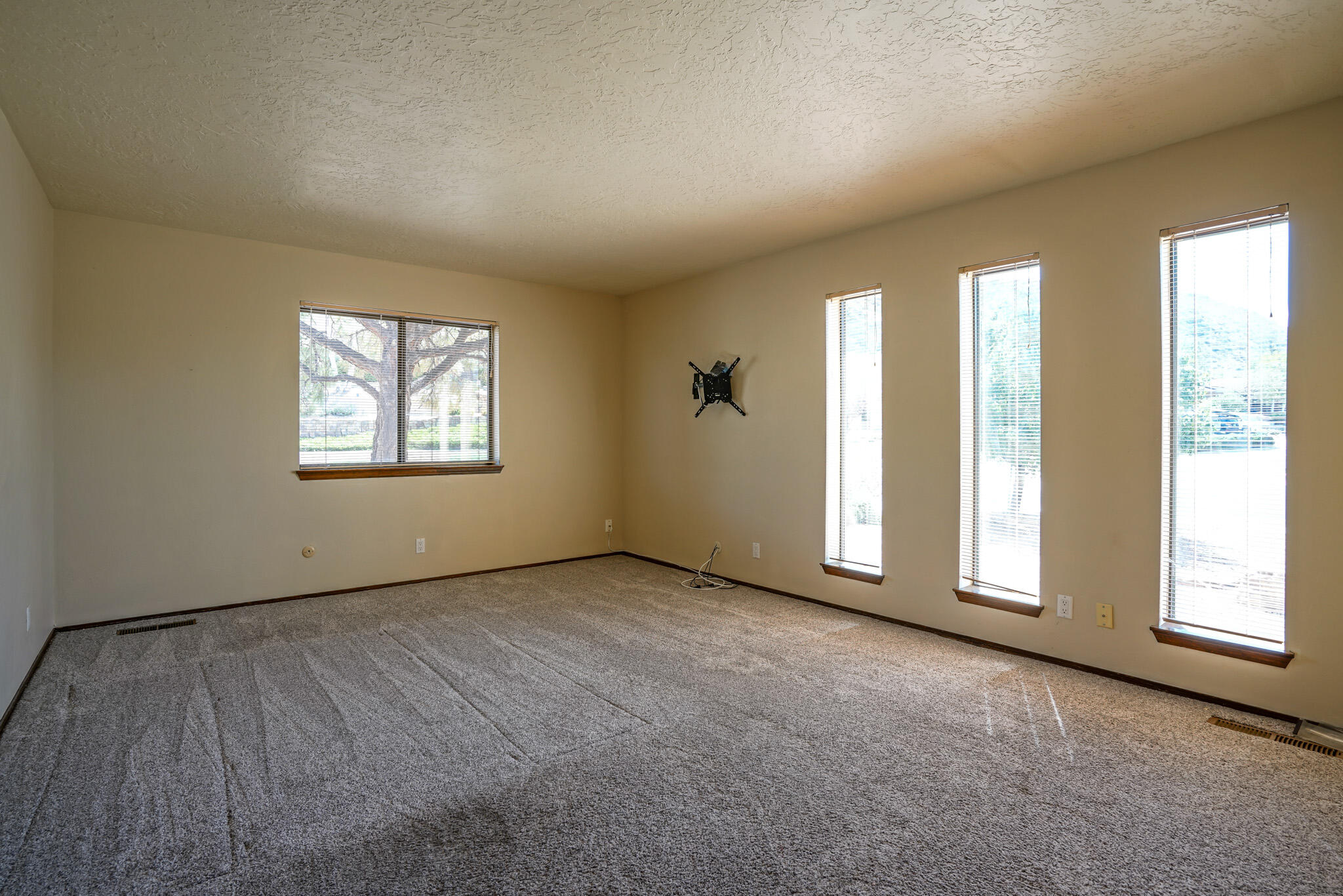 13337 Desert Flower Place NE