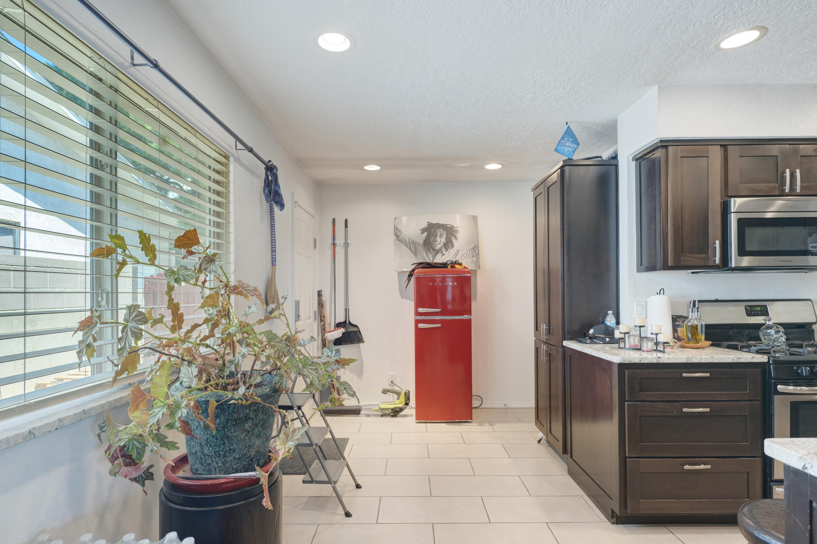 6109 Barnhart Street NE