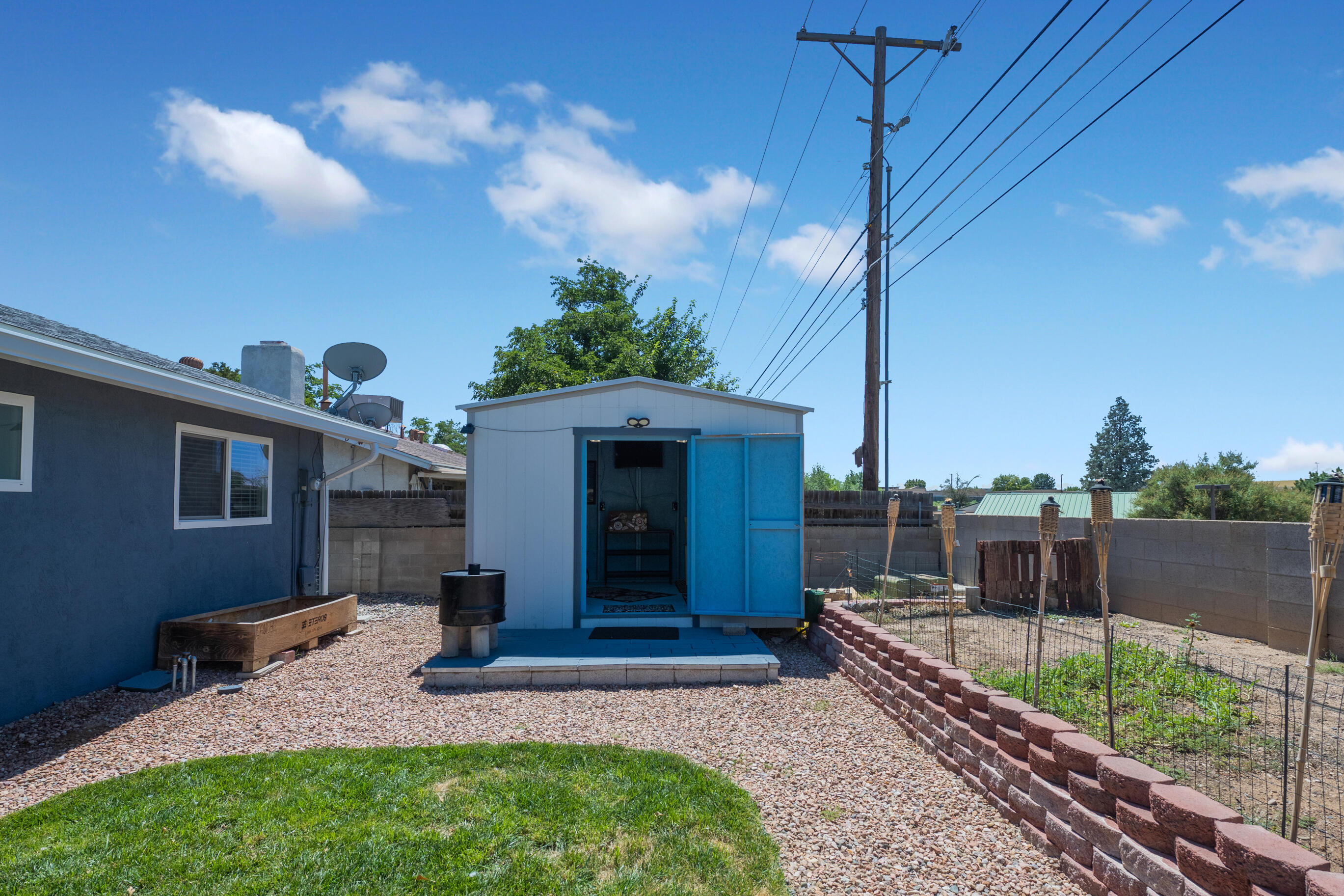 6109 Barnhart Street NE