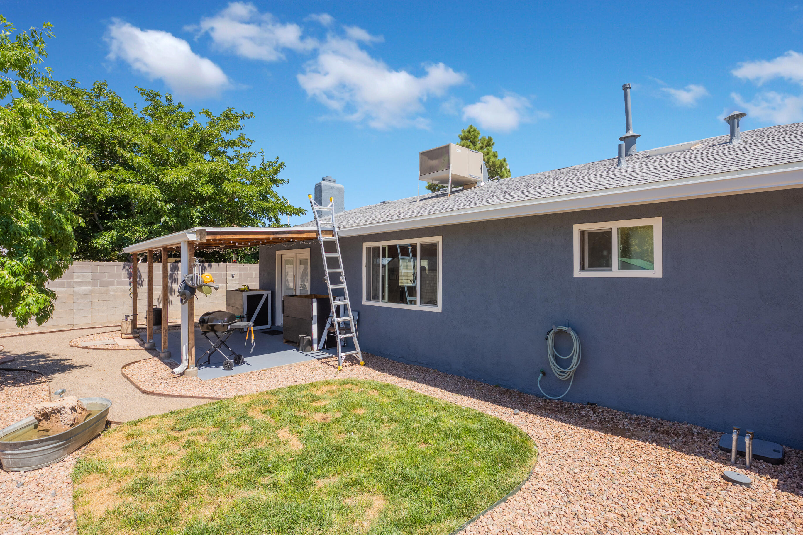 6109 Barnhart Street NE