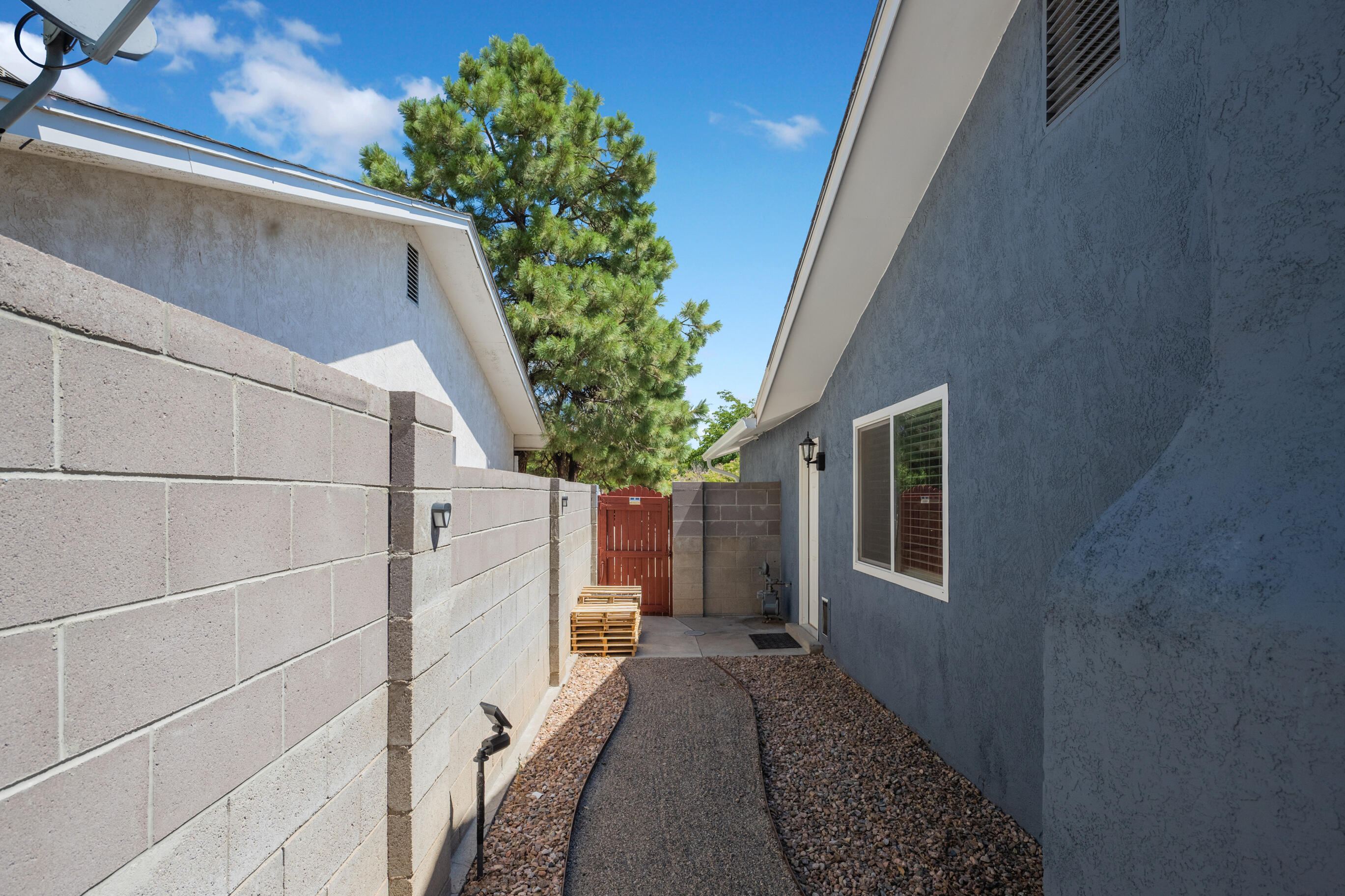 6109 Barnhart Street NE