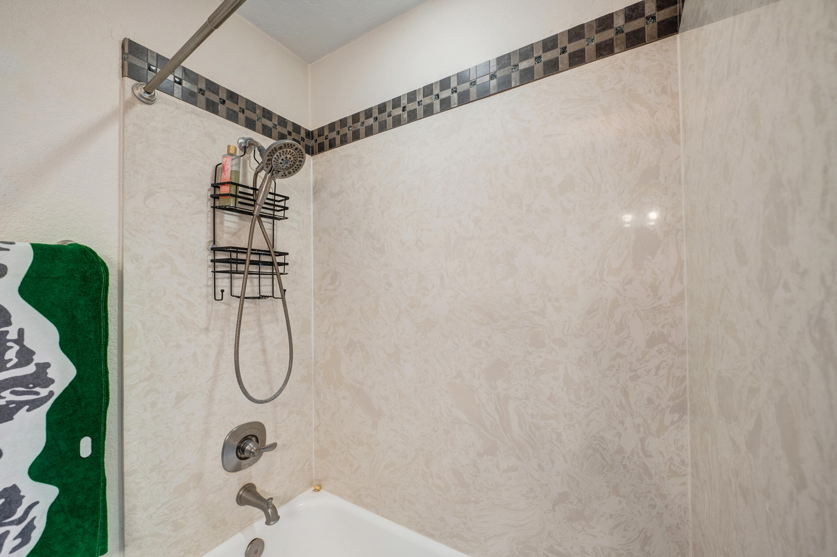 6109 Barnhart Street NE