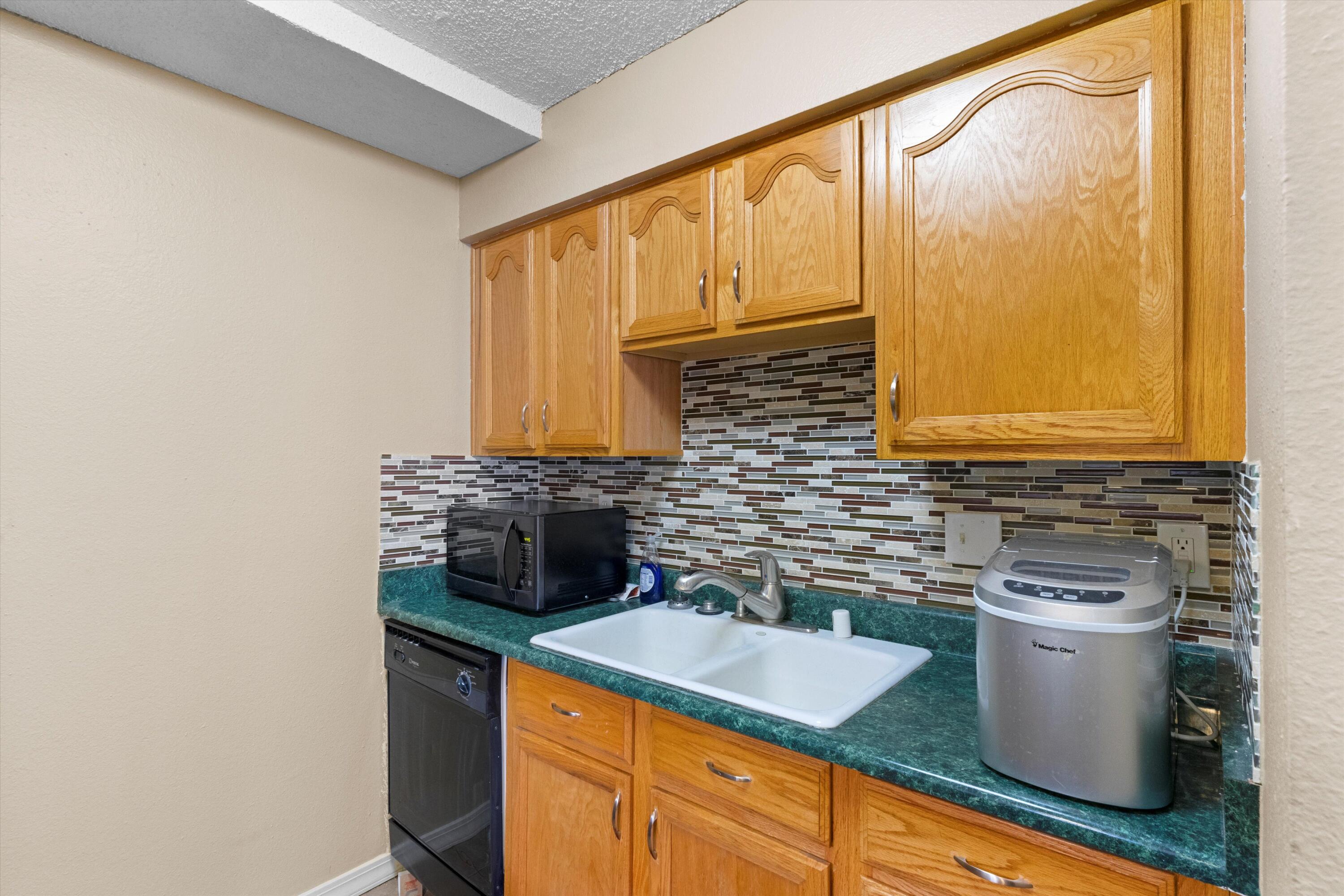 3845 Montgomery Boulevard NE 905