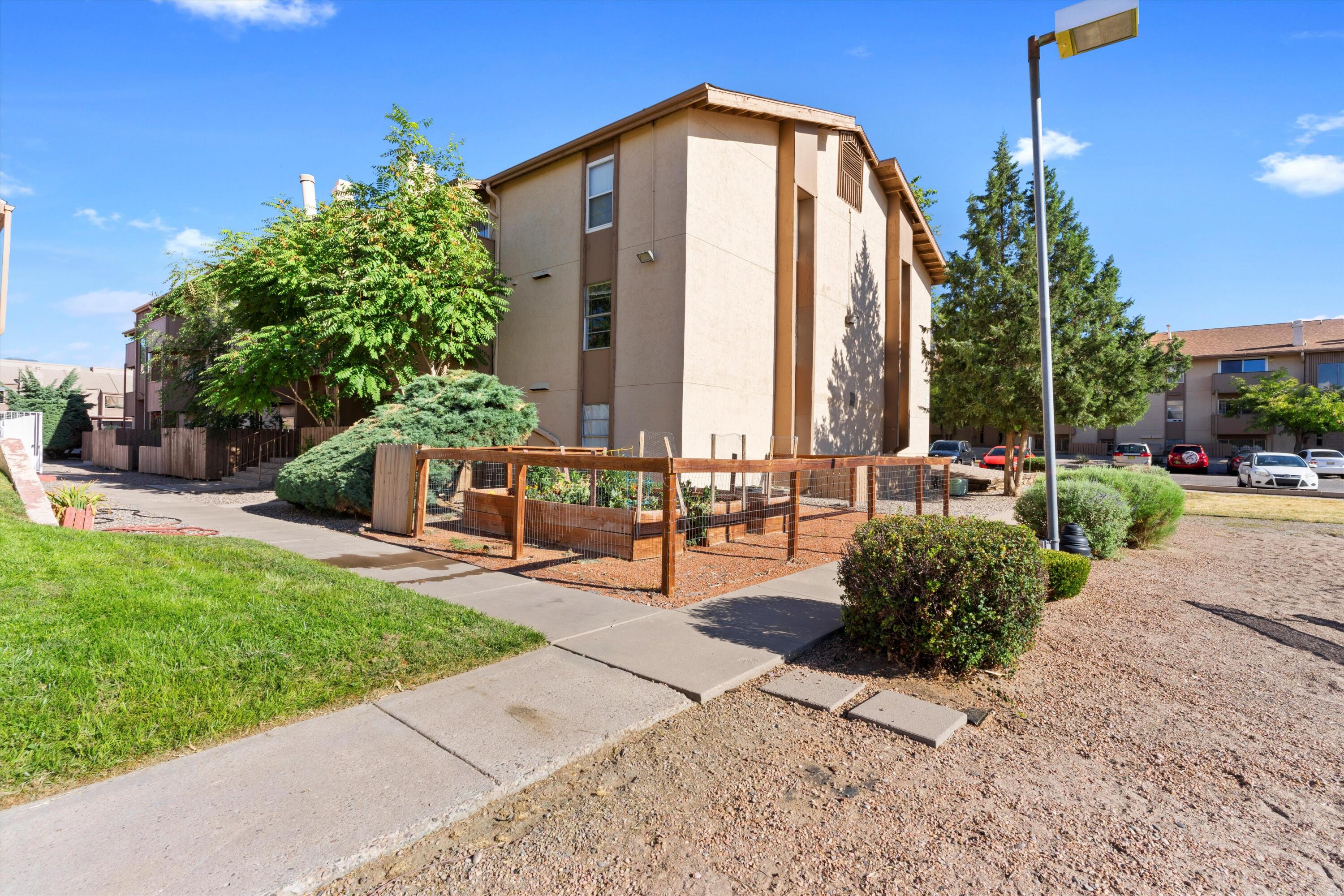 3845 Montgomery Boulevard NE 905