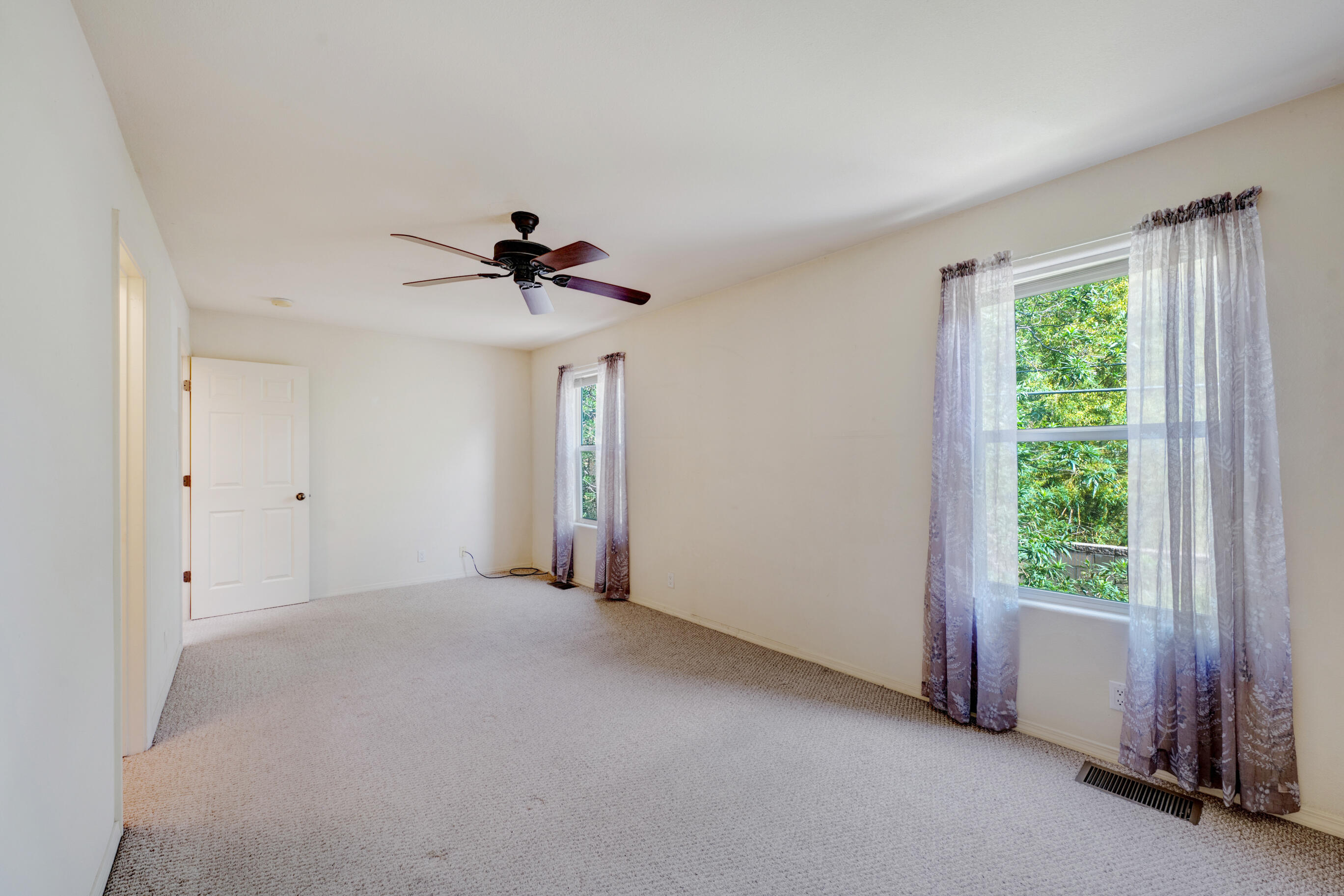 1548 Ocean Breeze Drive NE