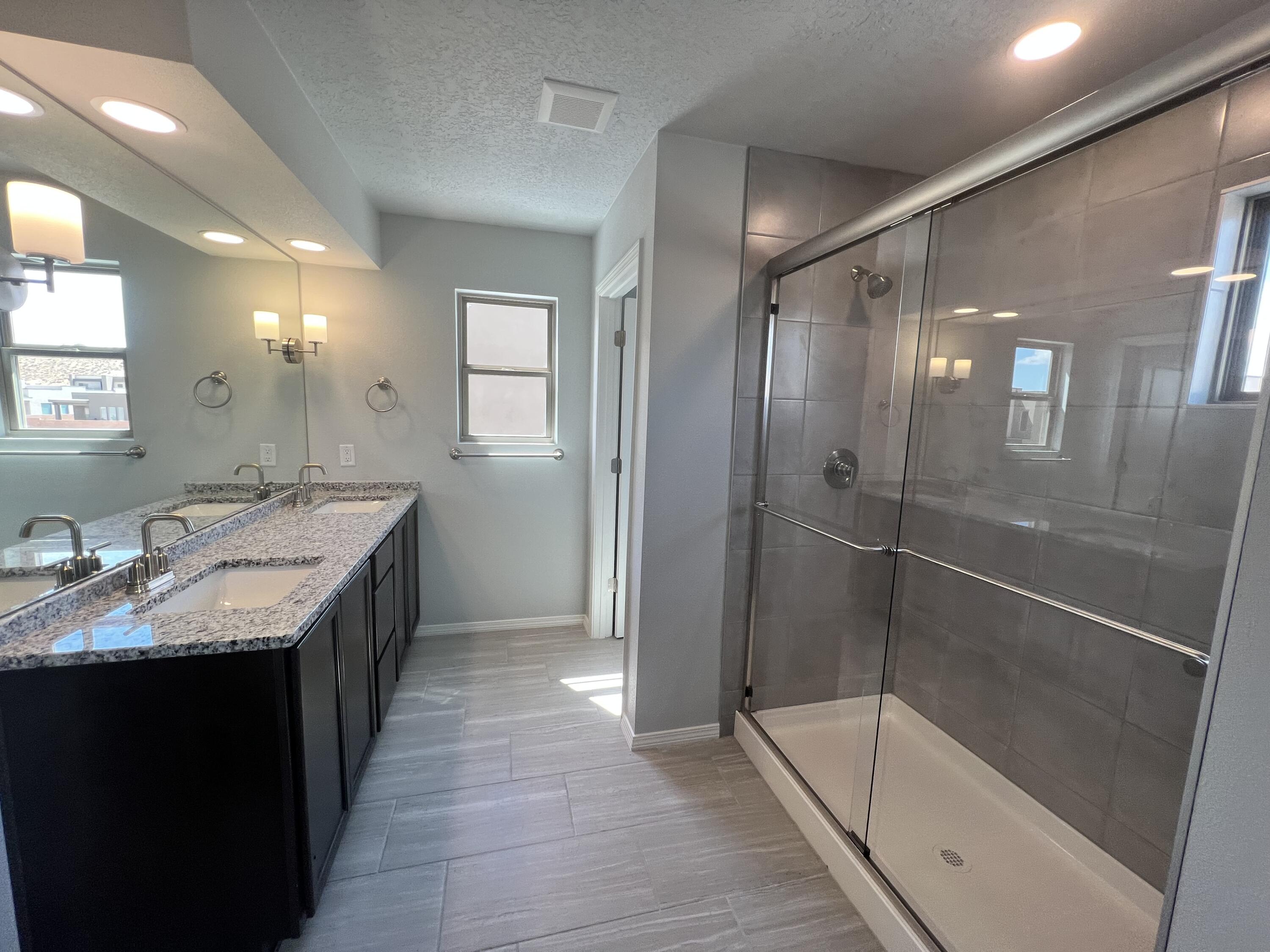4393 Lauren Loop NE