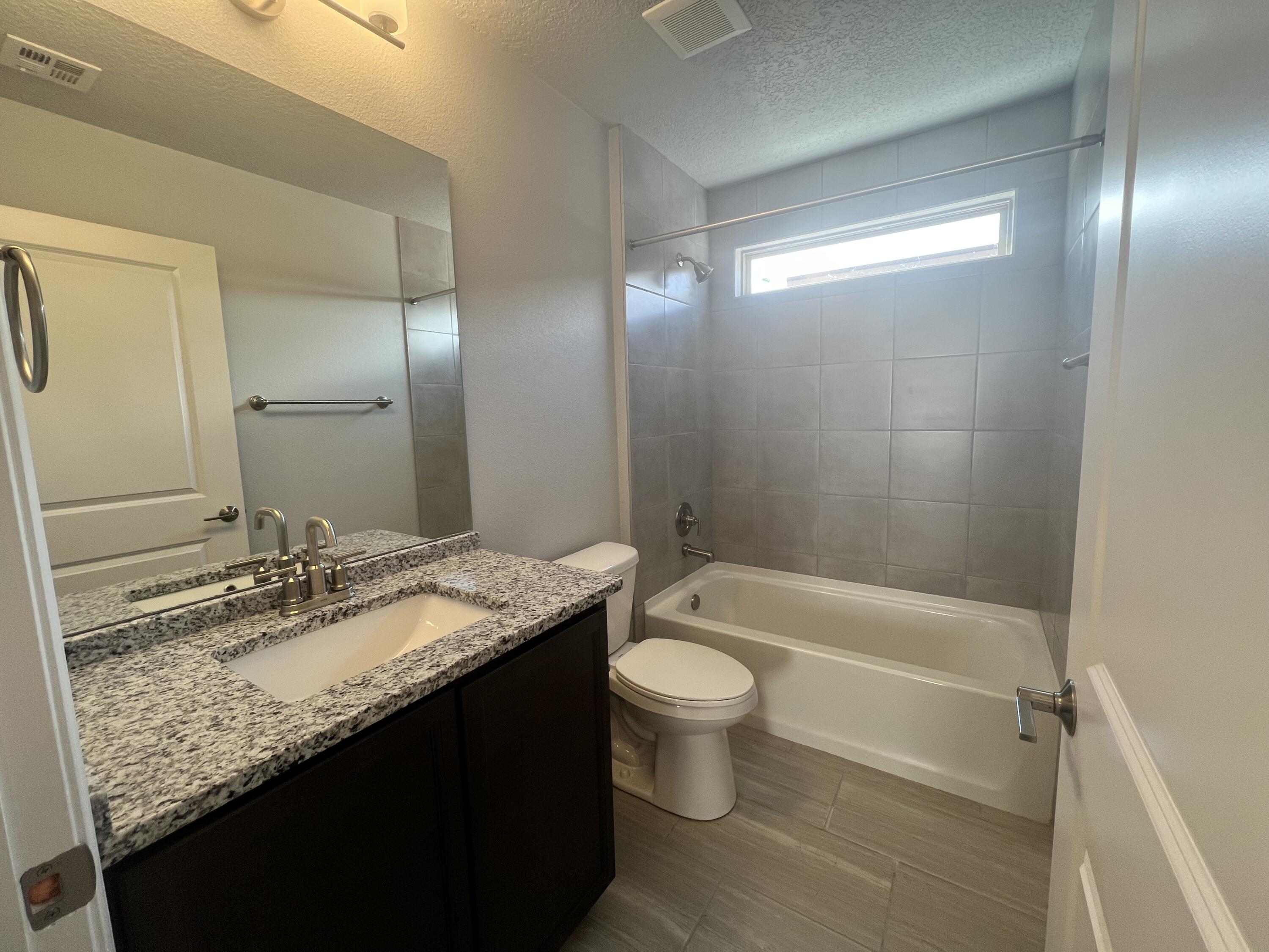 4393 Lauren Loop NE