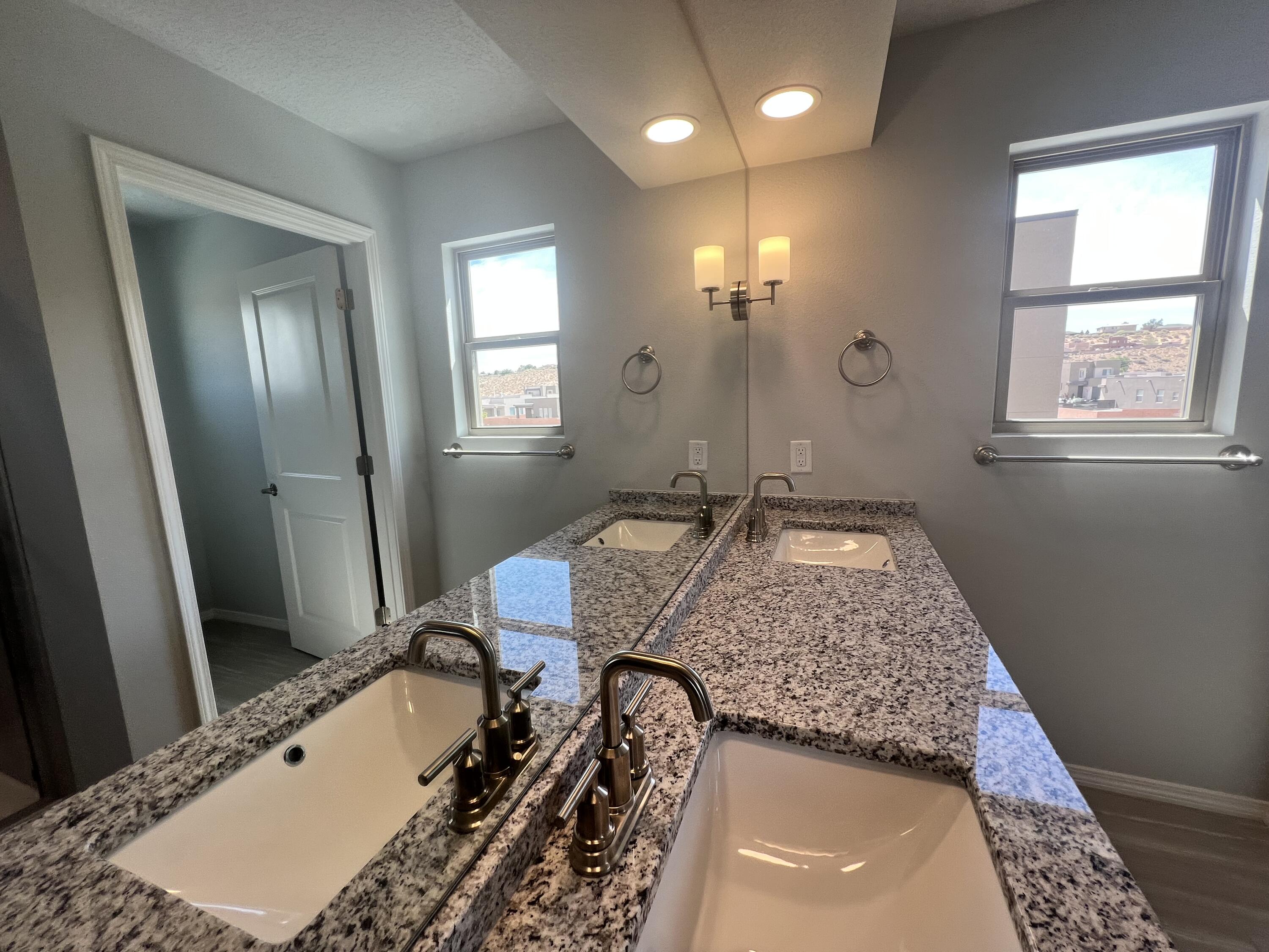 4393 Lauren Loop NE