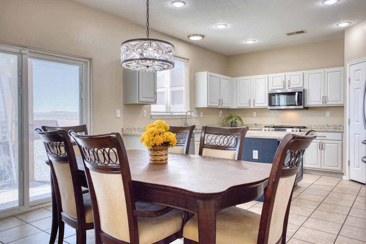 8100 Ventana Azul Avenue NW