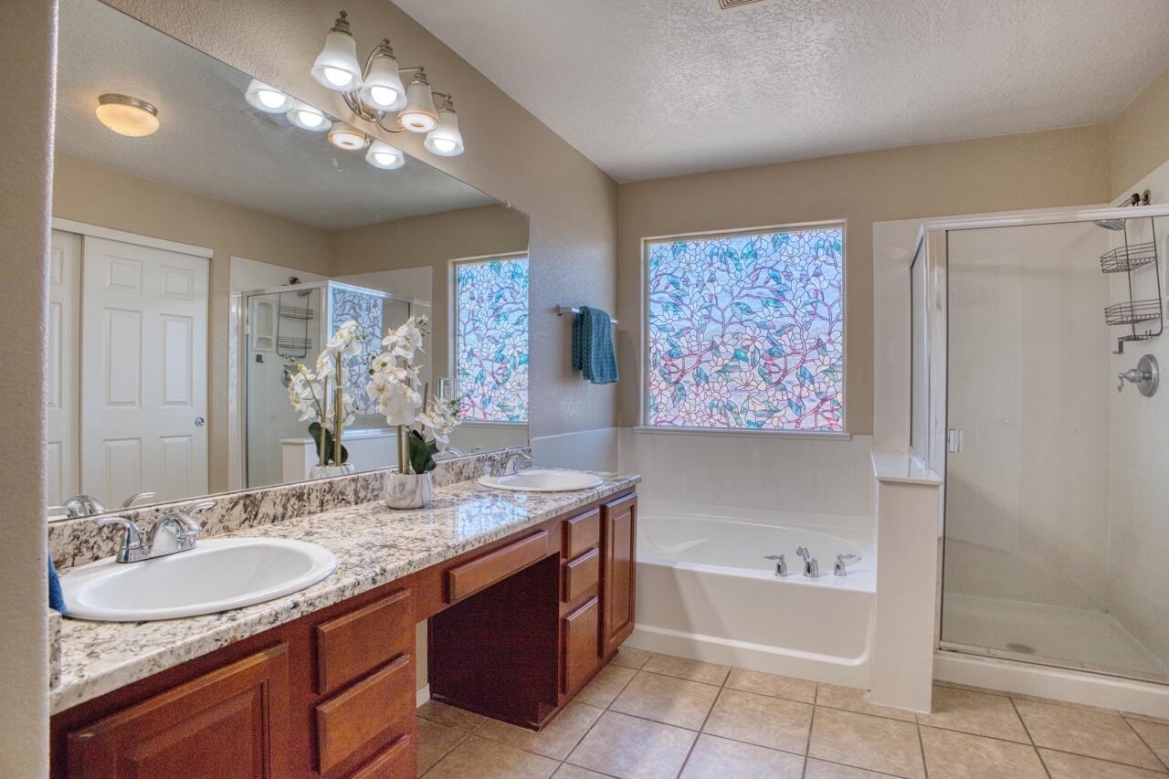 8100 Ventana Azul Avenue NW