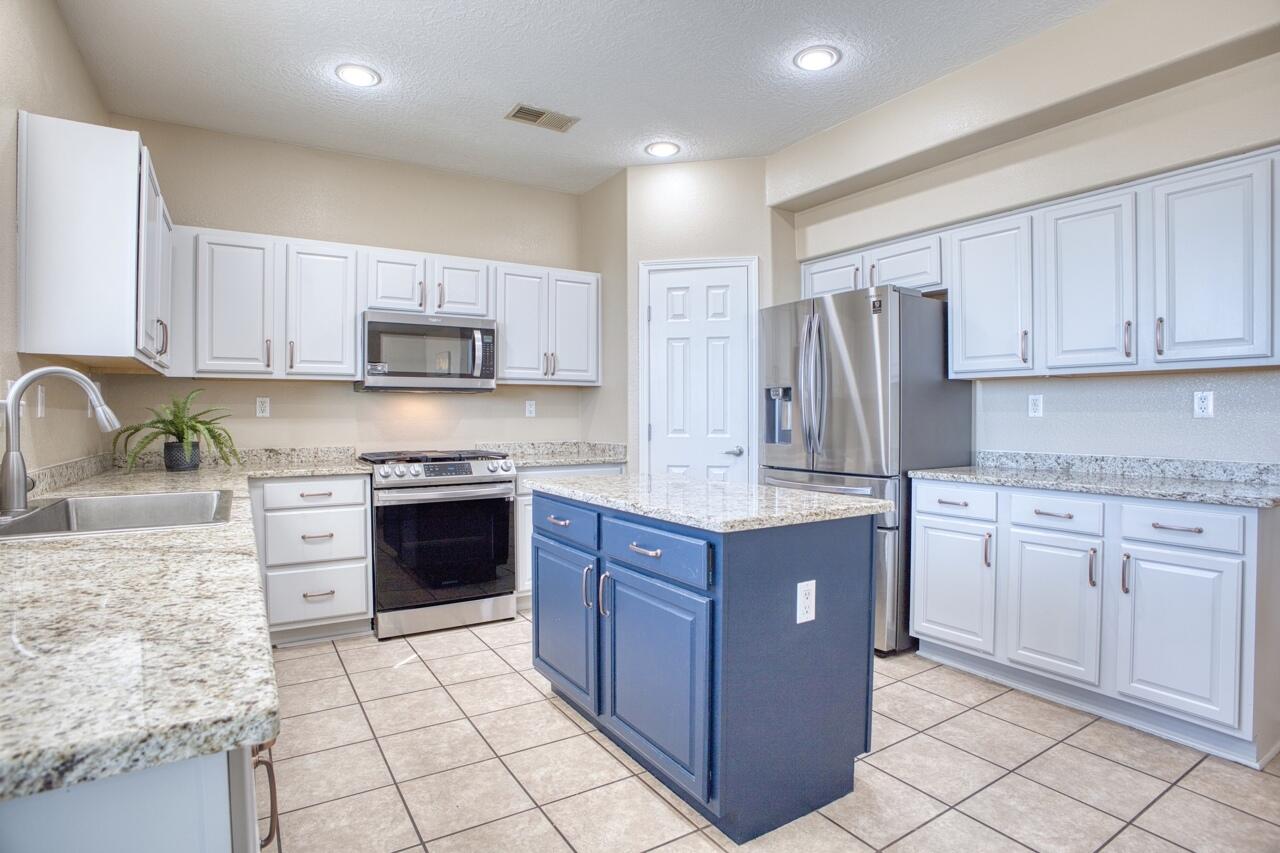 8100 Ventana Azul Avenue NW