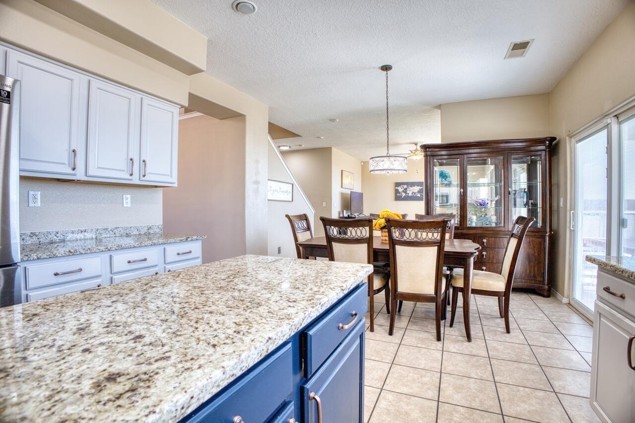 8100 Ventana Azul Avenue NW