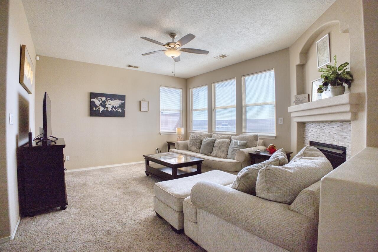 8100 Ventana Azul Avenue NW