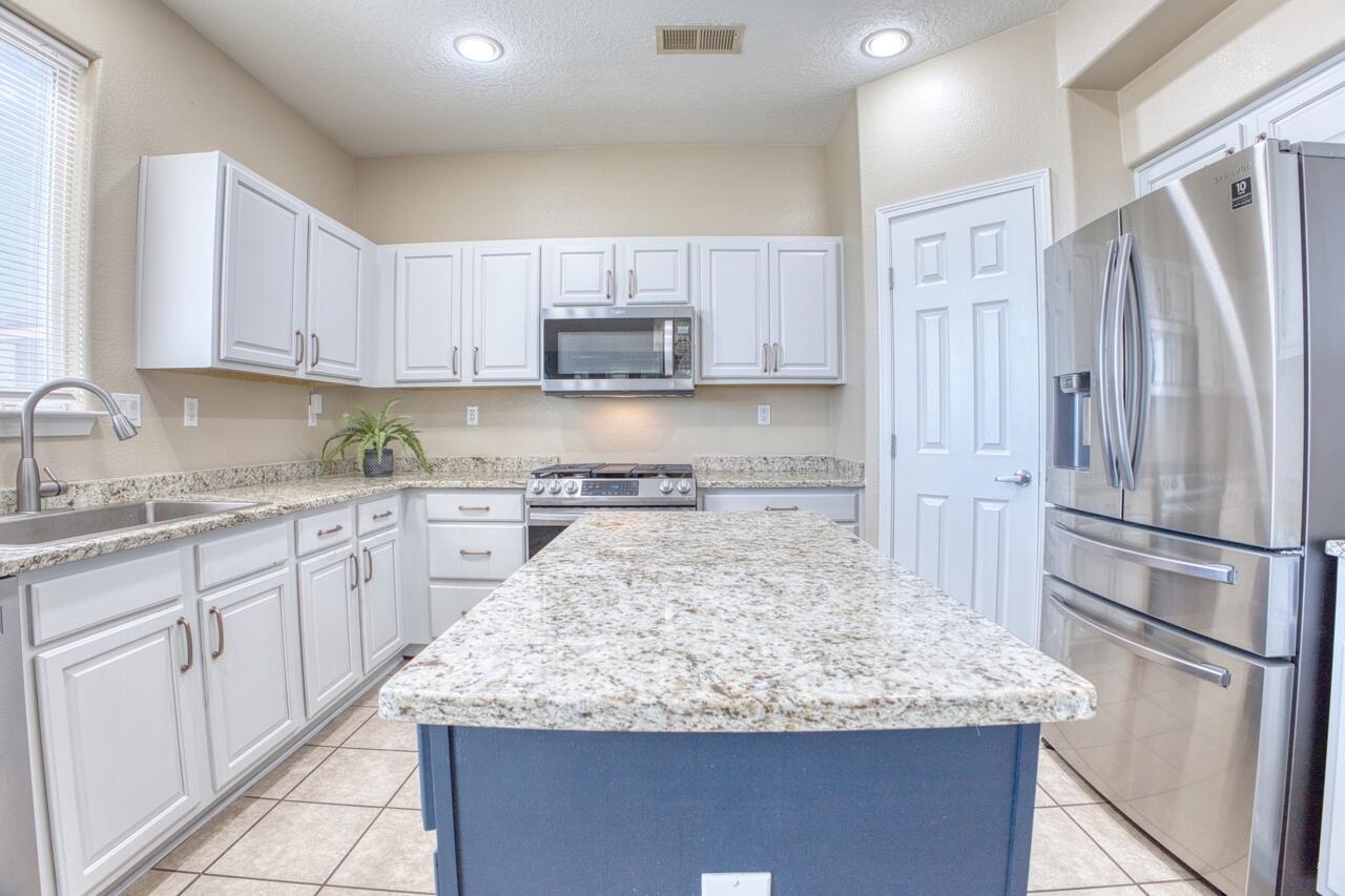 8100 Ventana Azul Avenue NW