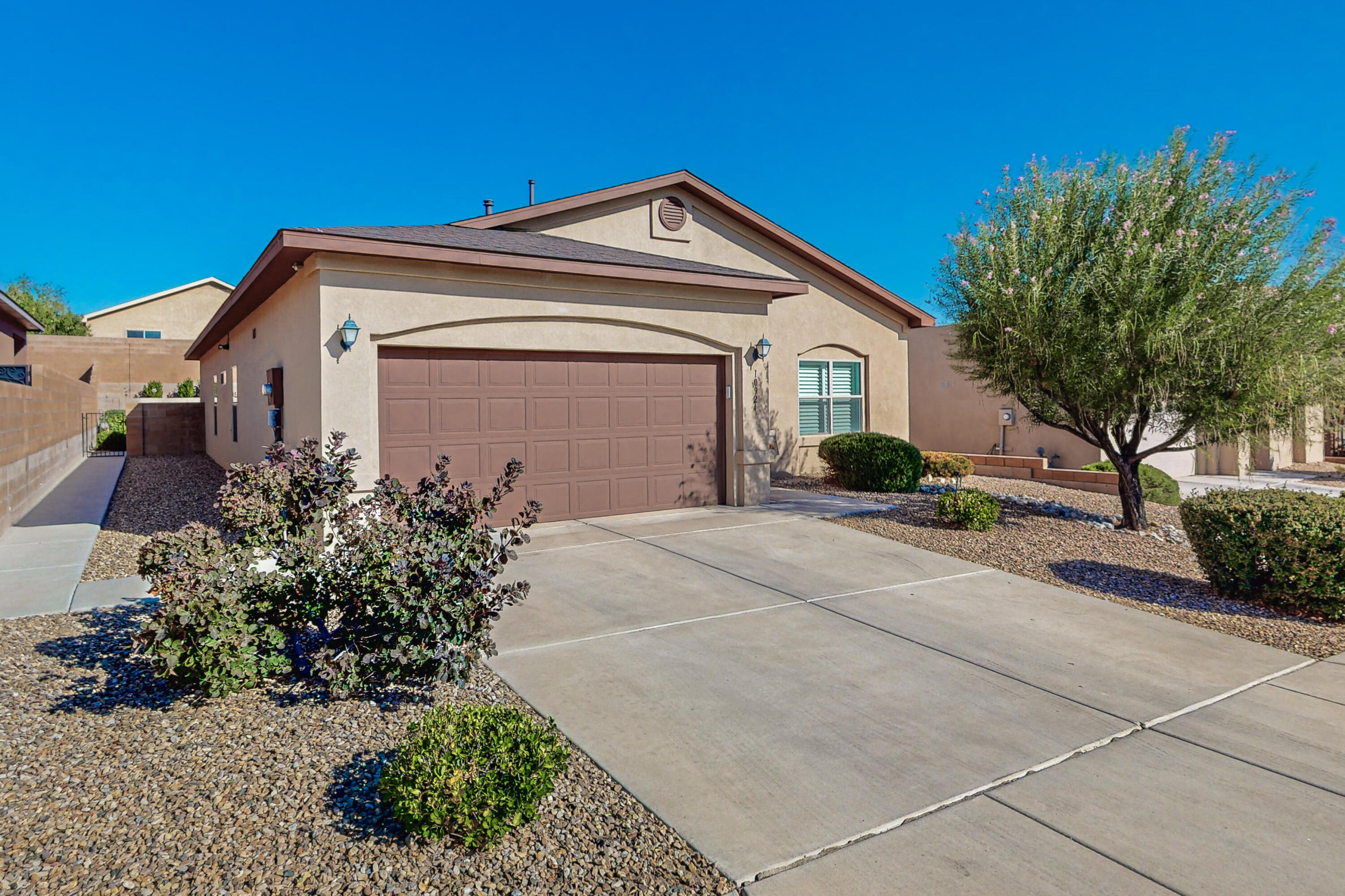 10924 Estribo Street NW