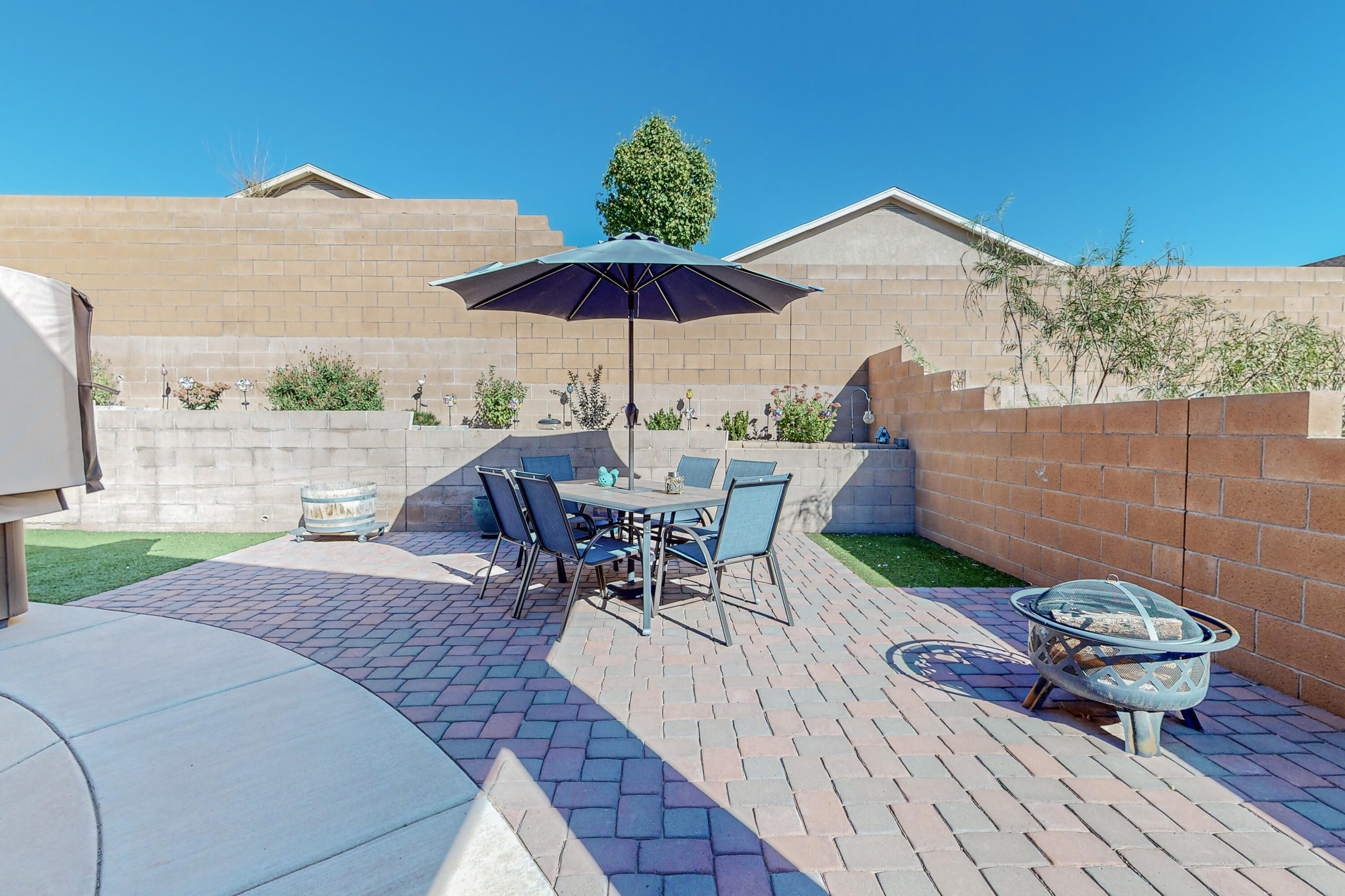 10924 Estribo Street NW