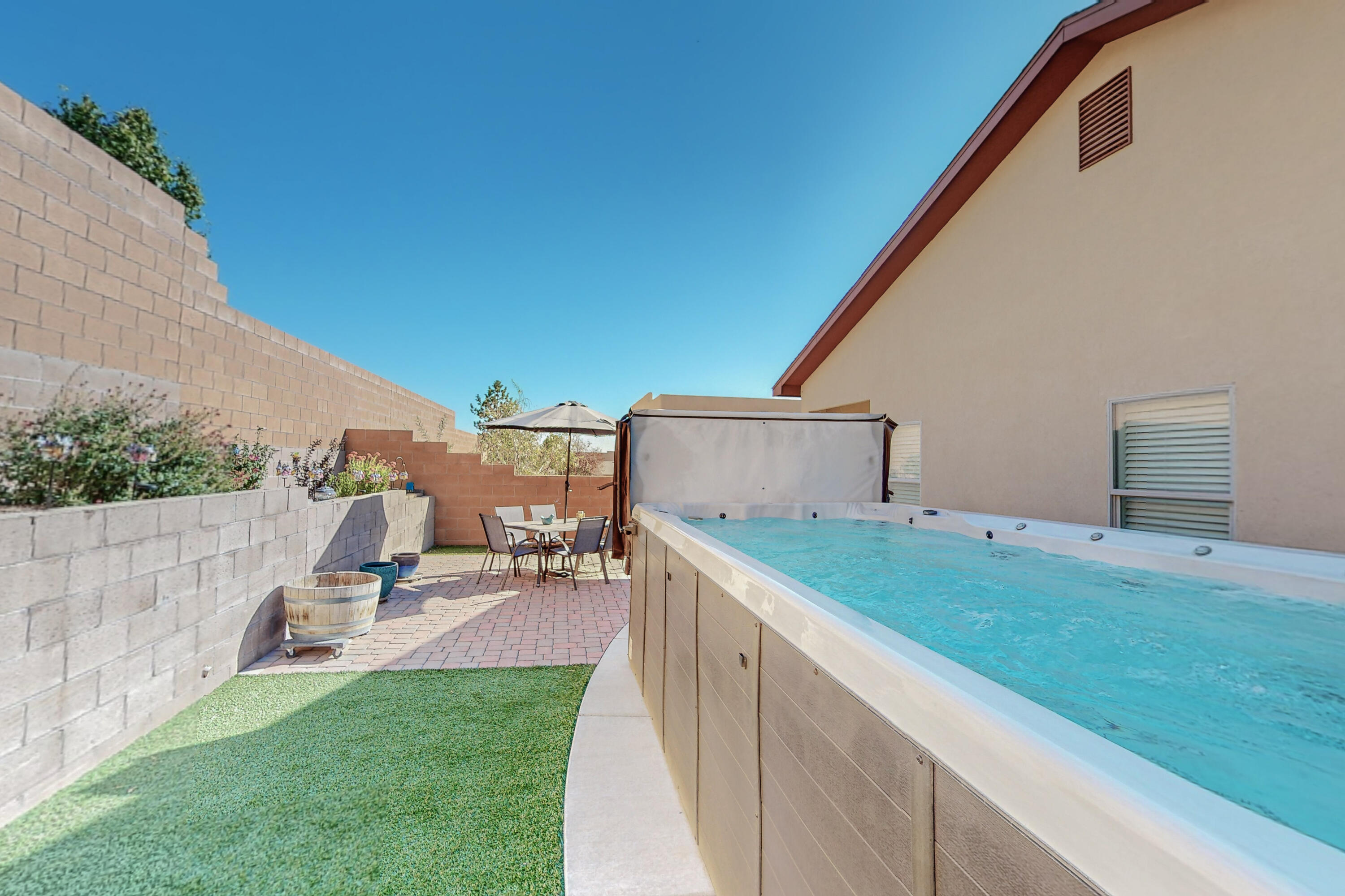 10924 Estribo Street NW