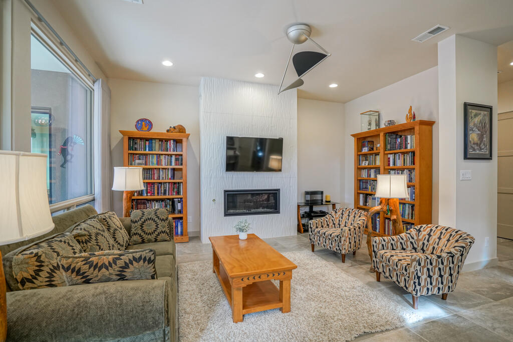 2704 Puerta Del Bosque Lane NW