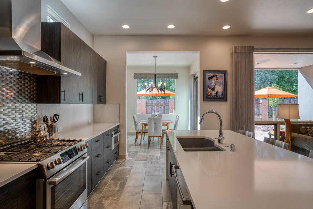 2704 Puerta Del Bosque Lane NW