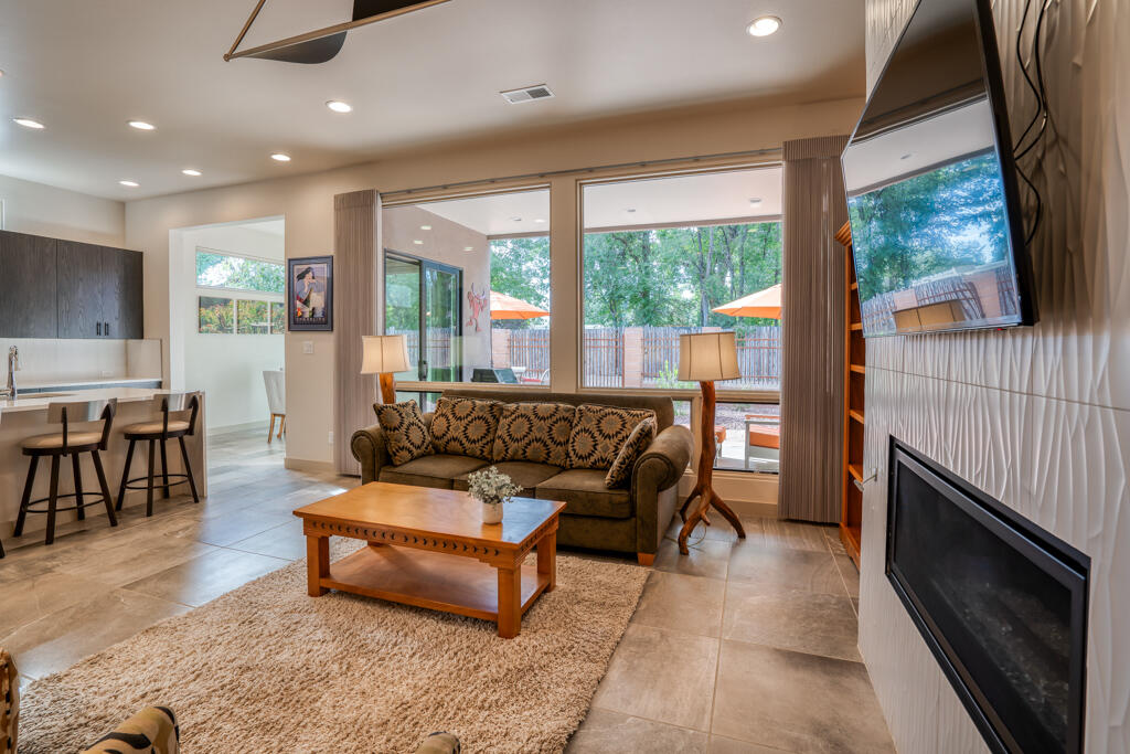 2704 Puerta Del Bosque Lane NW