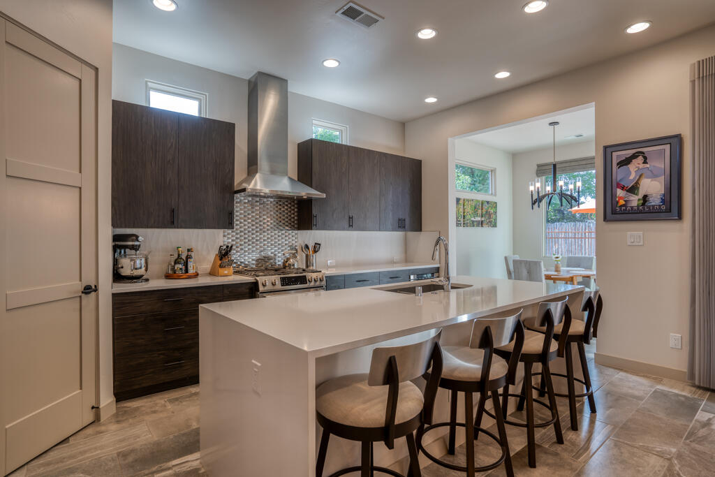 2704 Puerta Del Bosque Lane NW