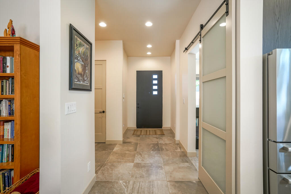 2704 Puerta Del Bosque Lane NW