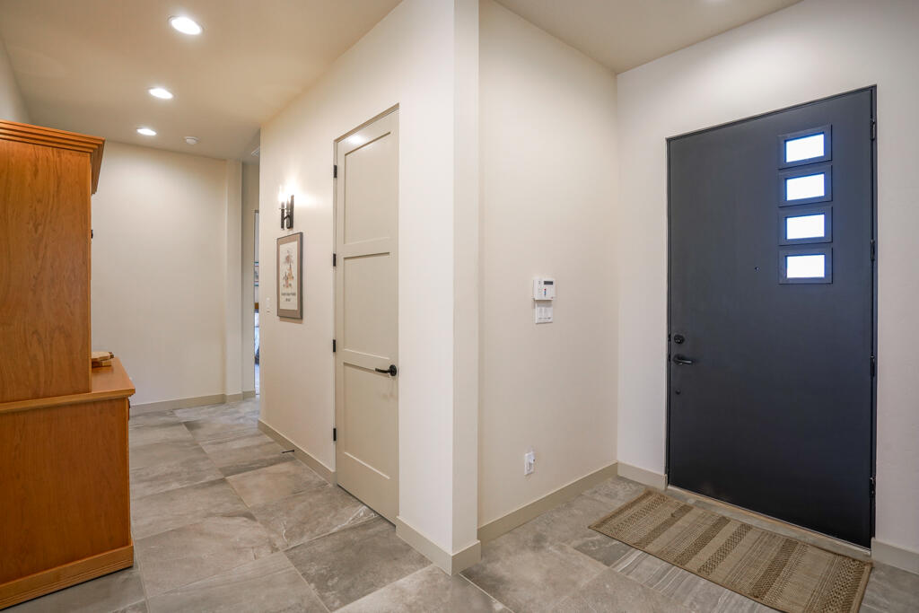 2704 Puerta Del Bosque Lane NW