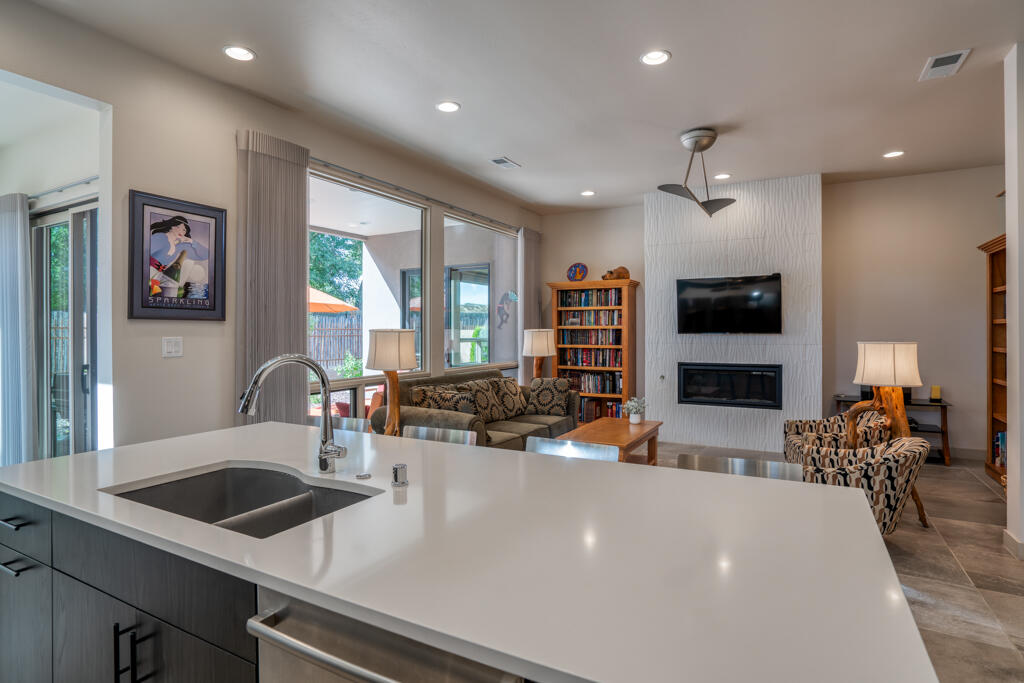 2704 Puerta Del Bosque Lane NW