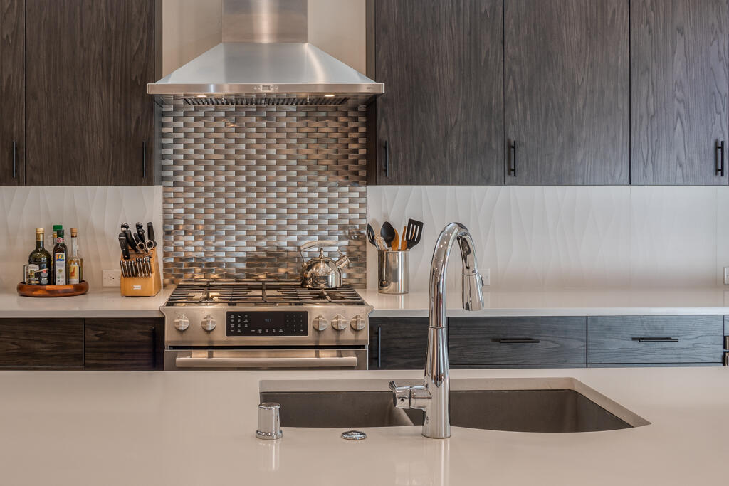 2704 Puerta Del Bosque Lane NW