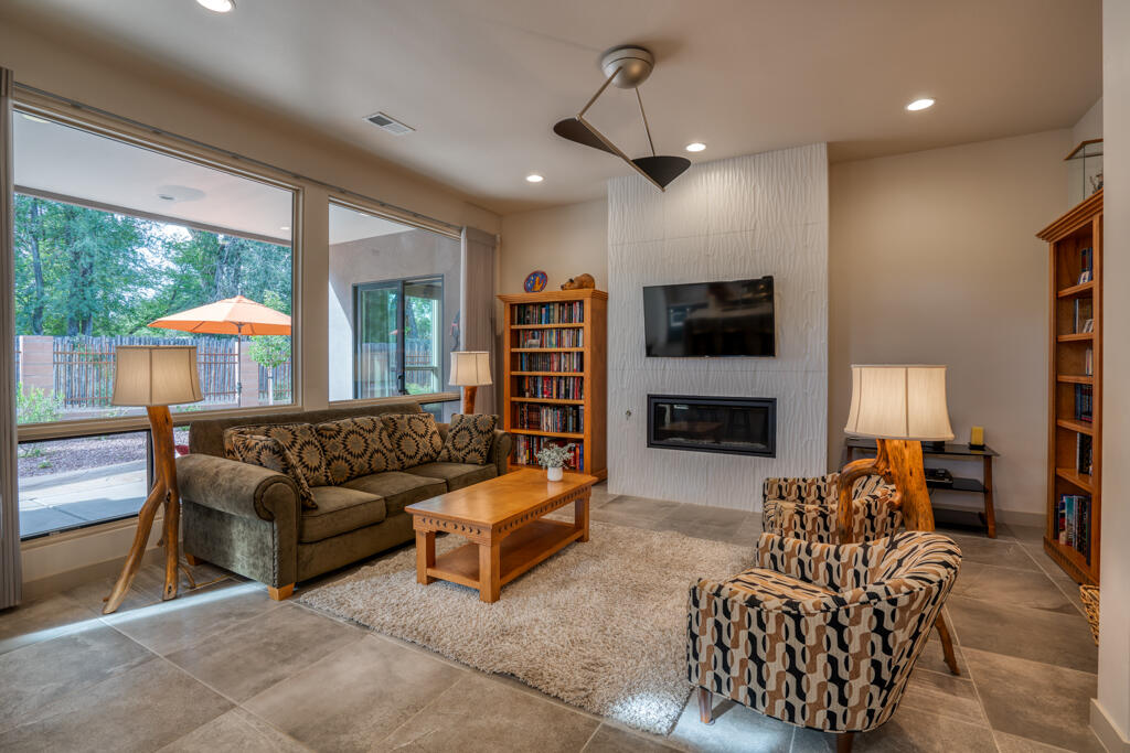 2704 Puerta Del Bosque Lane NW