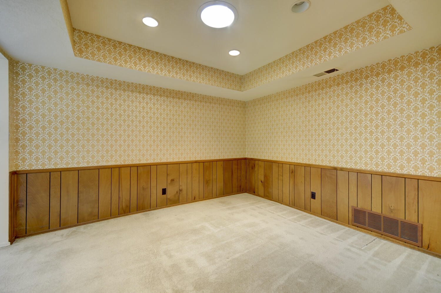 9212 Orlando Place NE