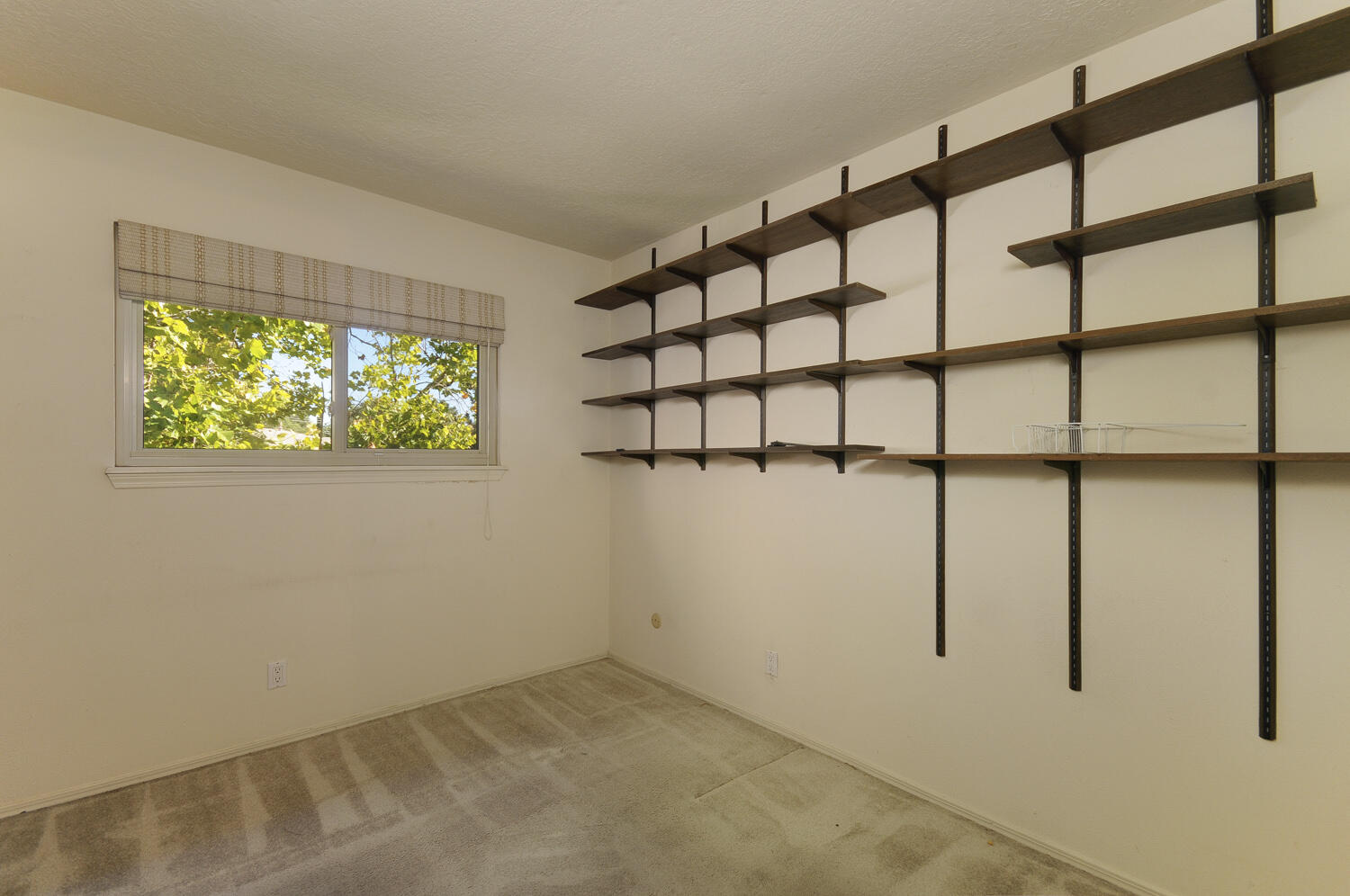 9212 Orlando Place NE