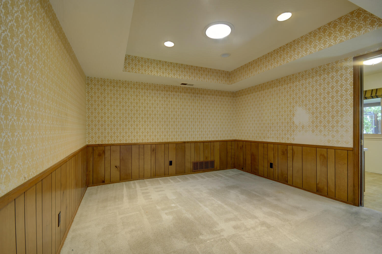 9212 Orlando Place NE